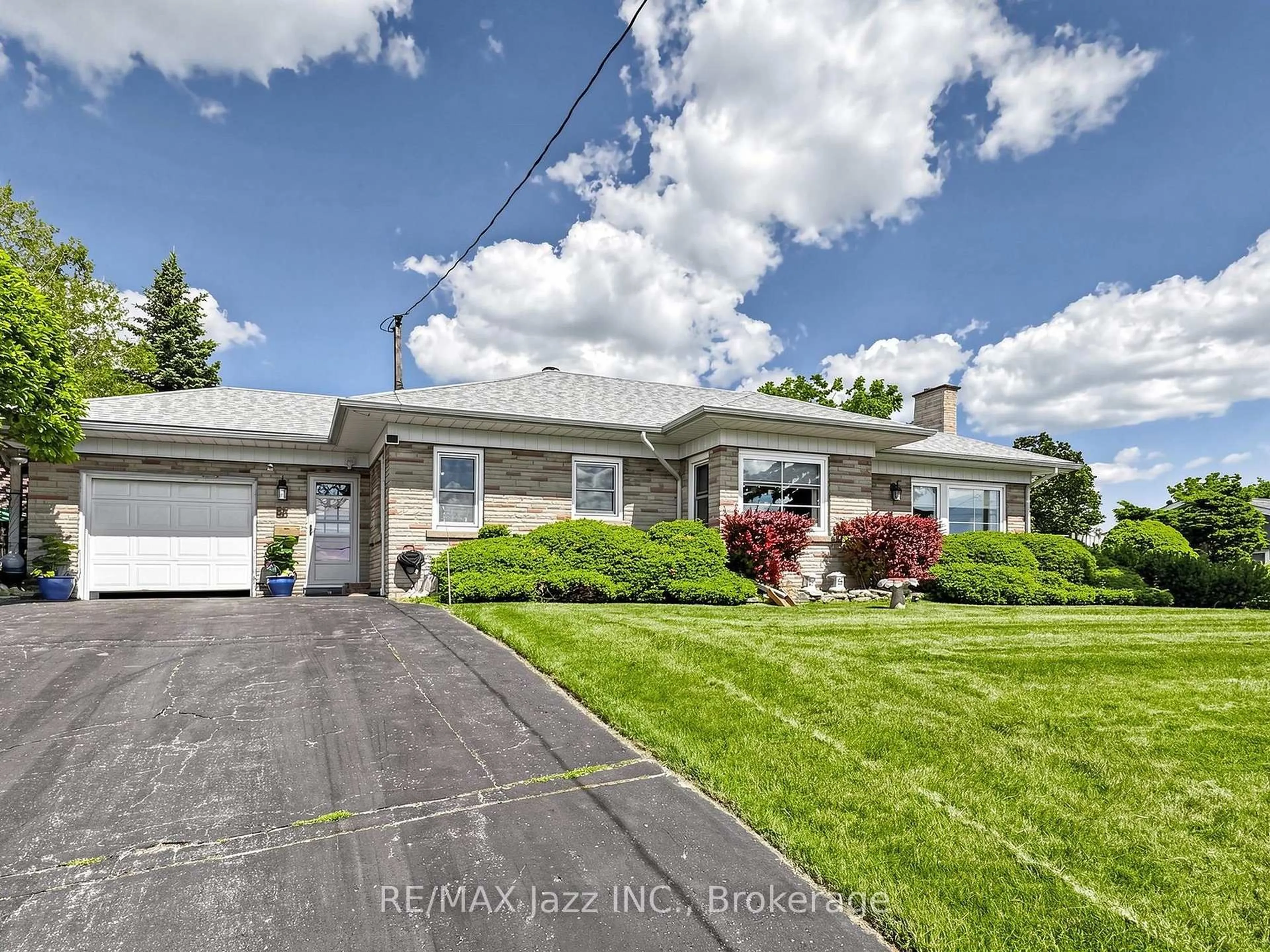 A pic from outside/outdoor area/front of a property/back of a property/a pic from drone, street for 83 Stevenson Rd, Oshawa Ontario L1J 5M4