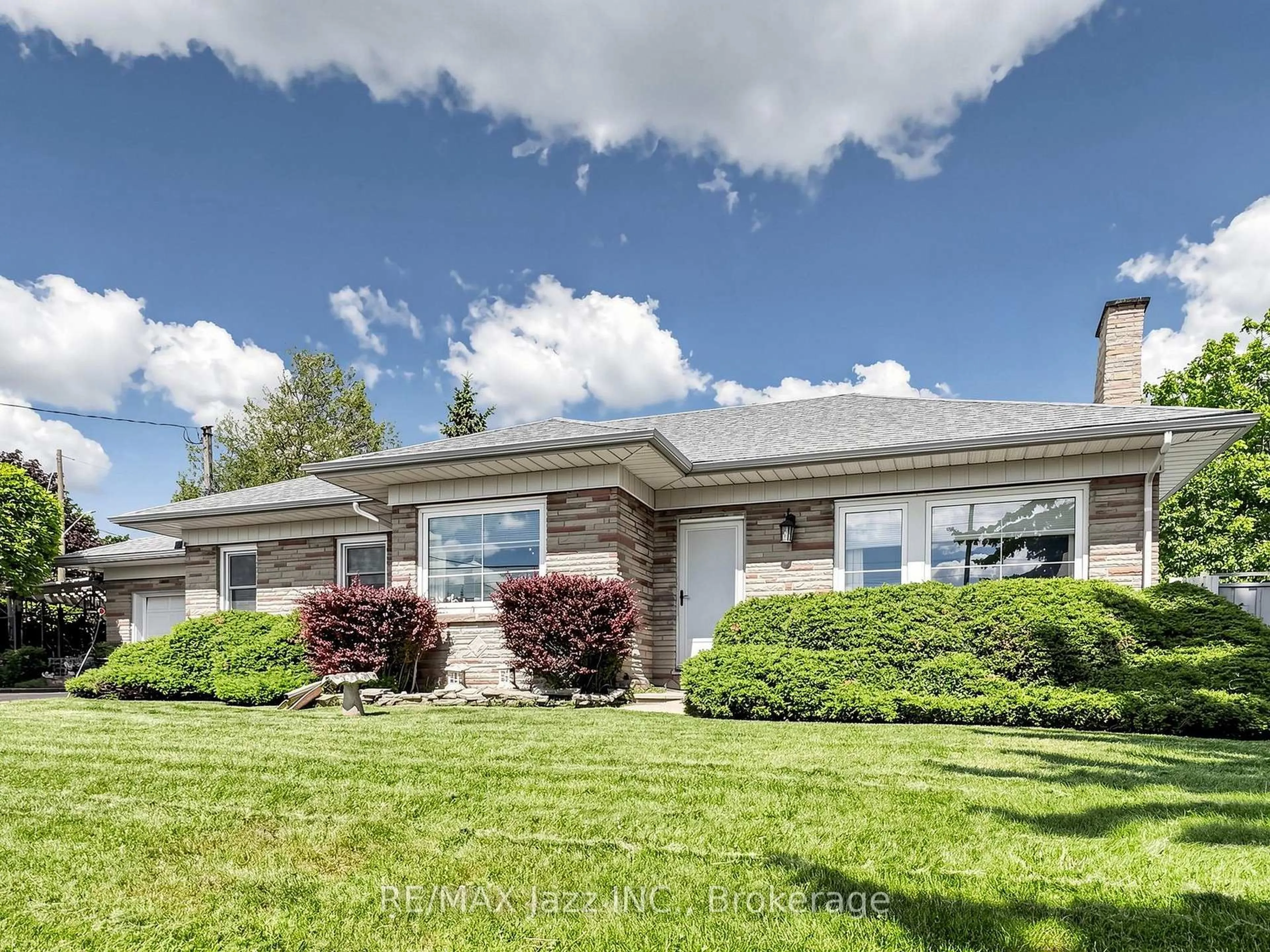 Home with vinyl exterior material, unknown for 83 Stevenson Rd, Oshawa Ontario L1J 5M4