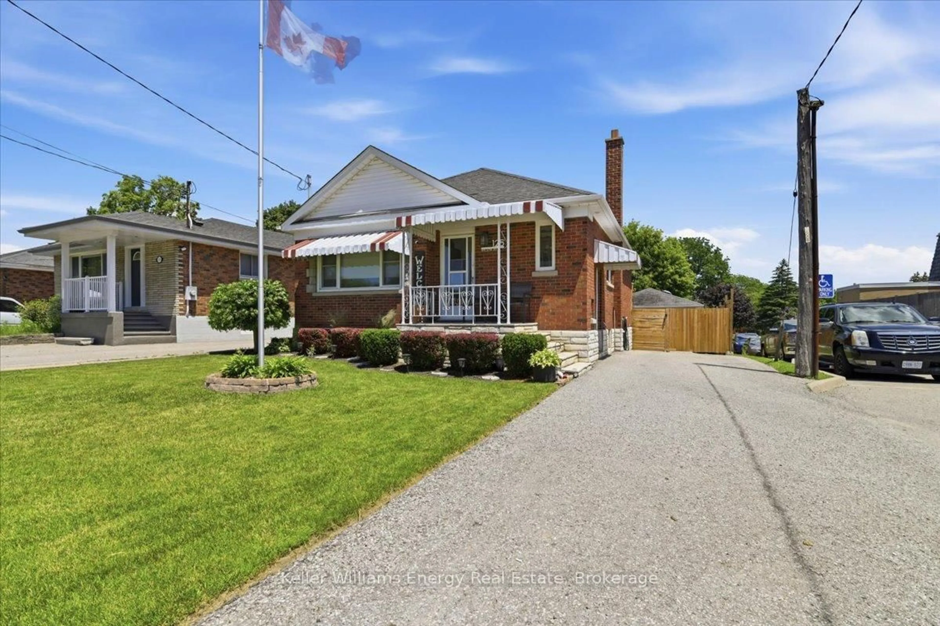 Home with brick exterior material, street for 125 Wilson Rd, Oshawa Ontario L1H 6B9
