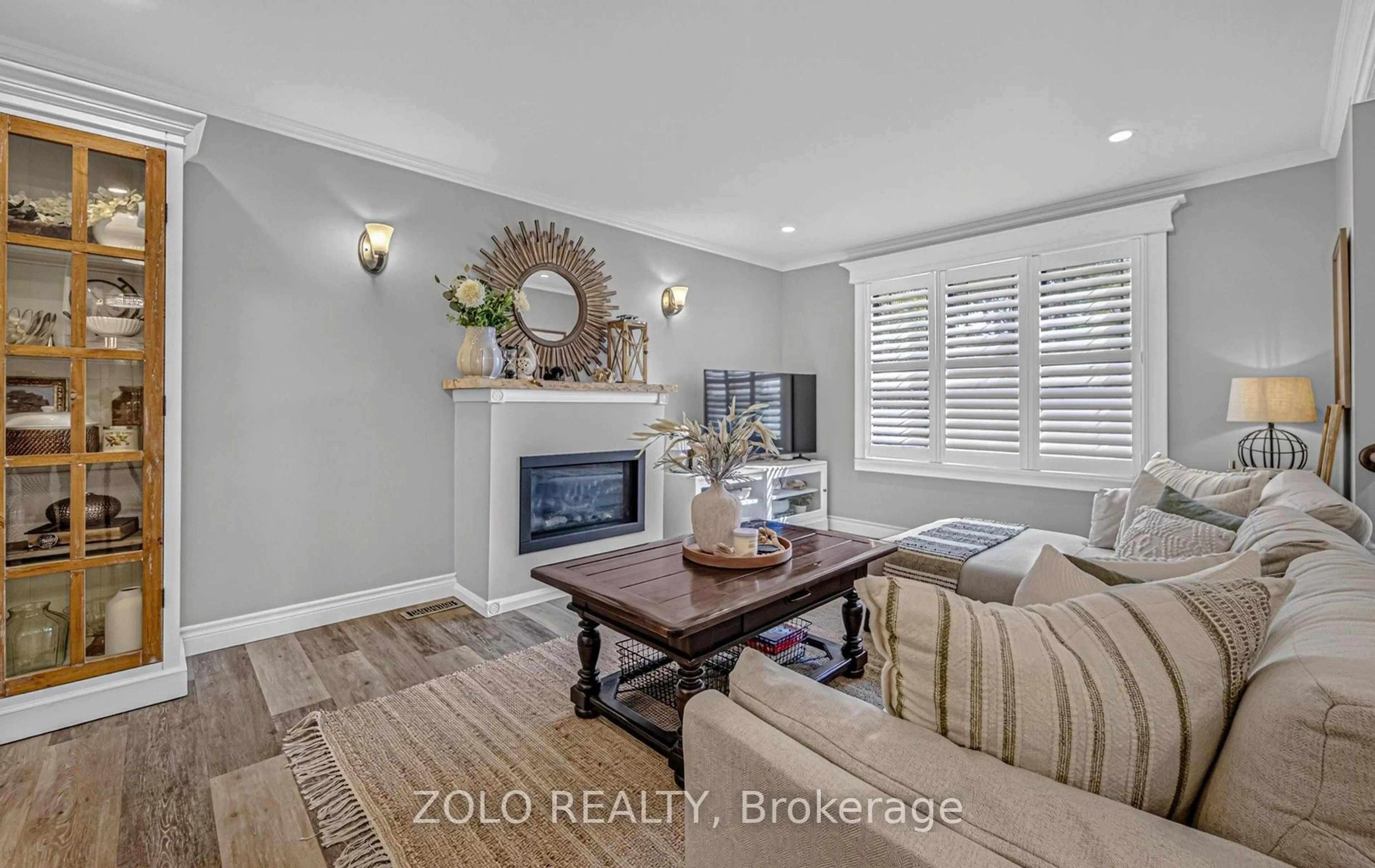 Living room with furniture, unknown for 6 Foster Creek Dr, Clarington Ontario L1B 1E6
