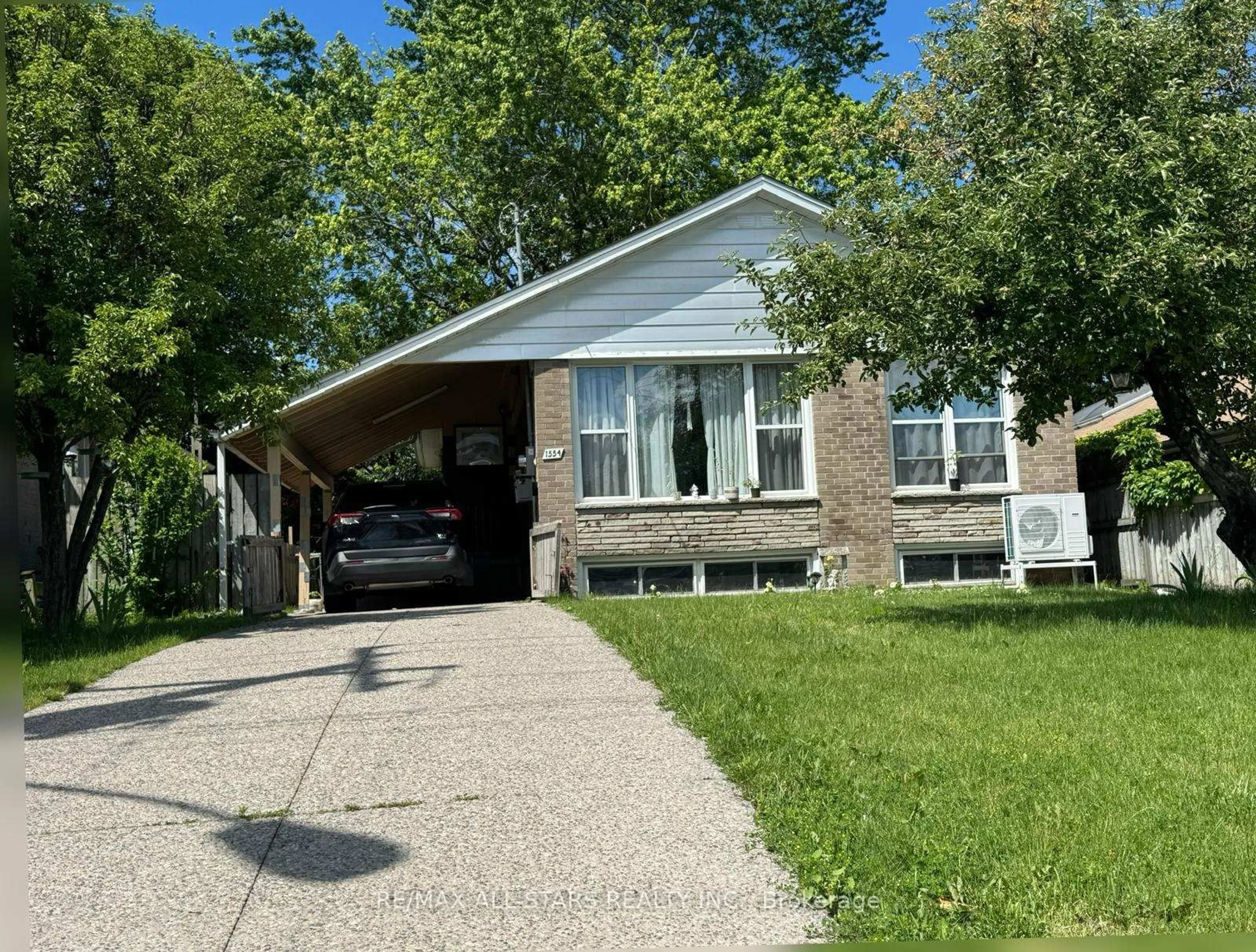 Home with vinyl exterior material, street for 1554 Warden Ave, Toronto Ontario M1R 2T1