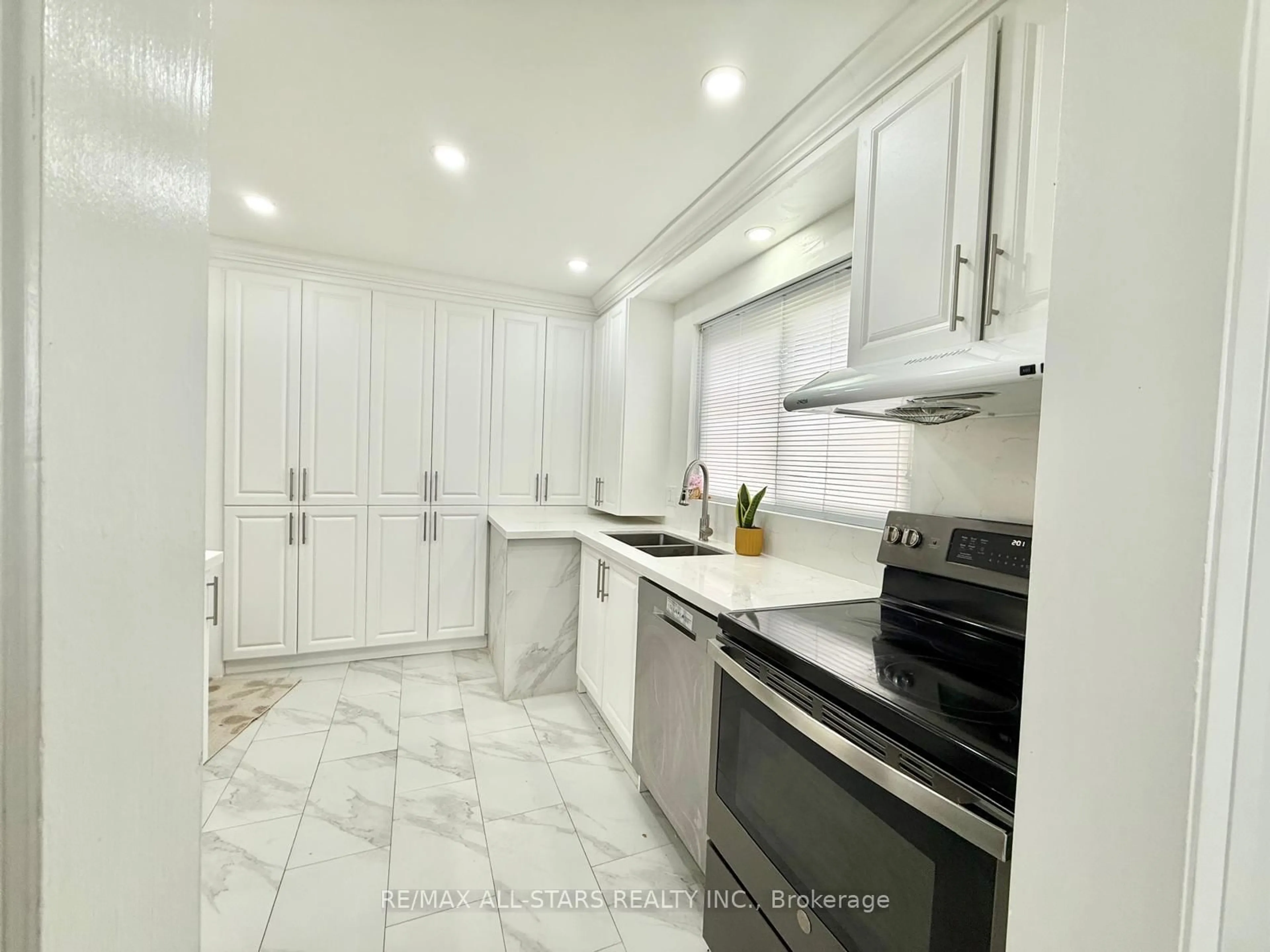 Unknown for 1554 Warden Ave, Toronto Ontario M1R 2T1