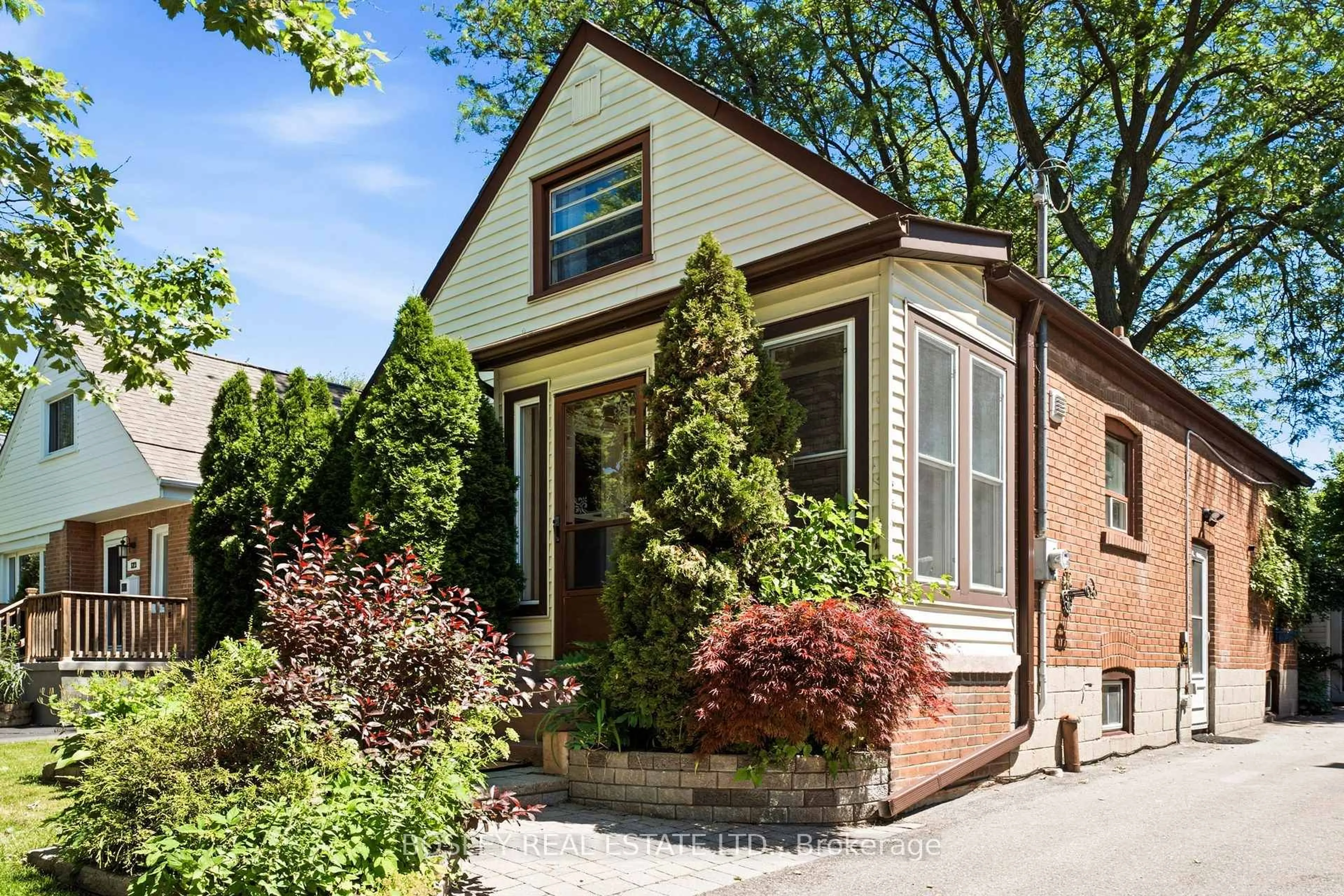 Home with brick exterior material, street for 121 Presley Ave, Toronto Ontario M1L 3P9