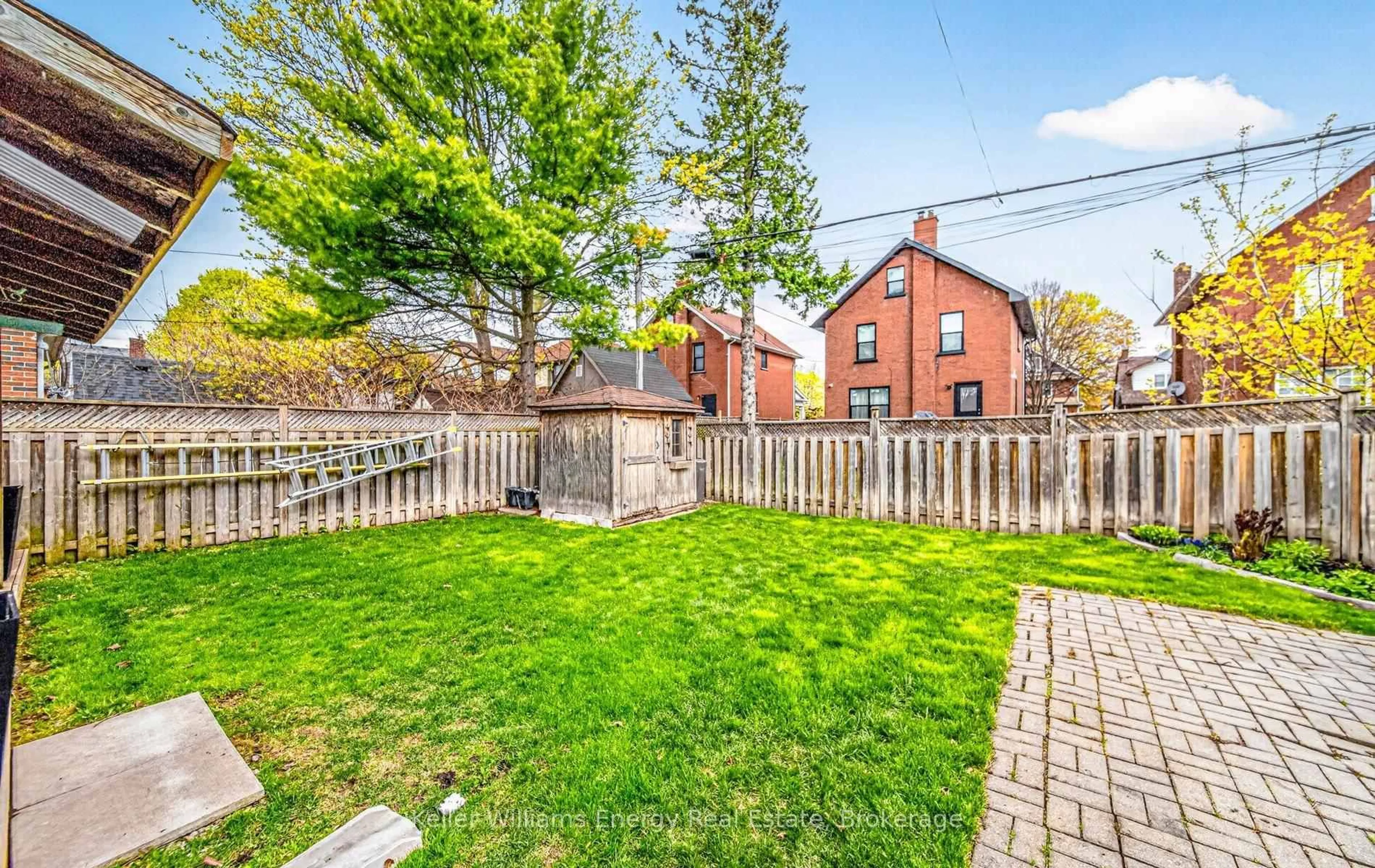 Patio, street for 348 Bruce St, Oshawa Ontario L1H 1R7