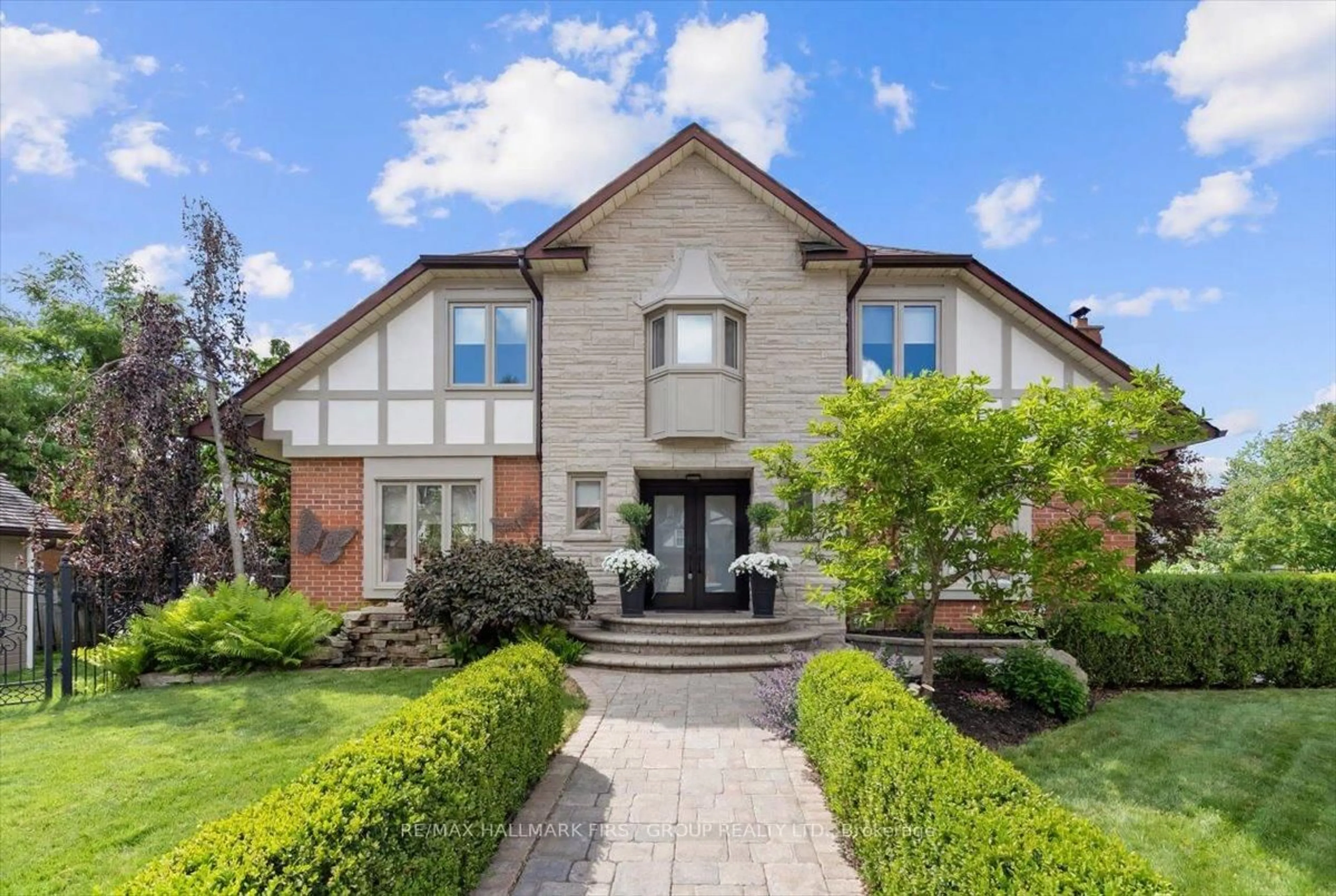 Home with brick exterior material, street for 986 Mountcastle Cres, Pickering Ontario L1V 5J3