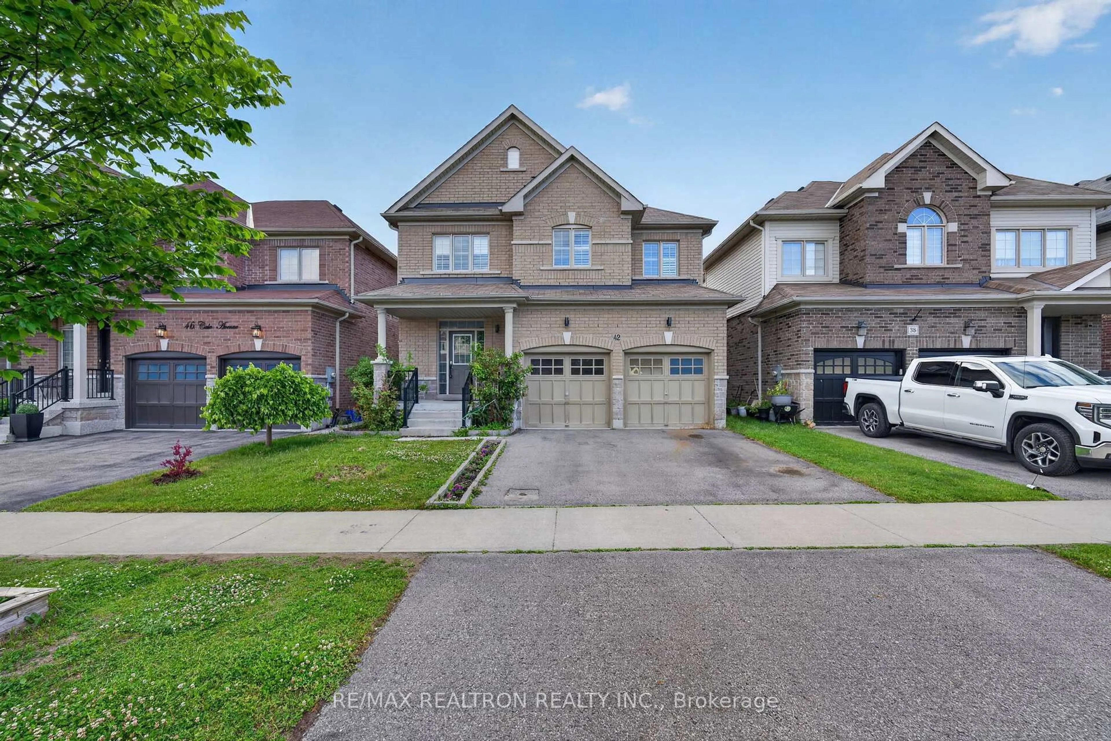 Home with brick exterior material, street for 42 Cale Ave, Clarington Ontario L1E 0H4