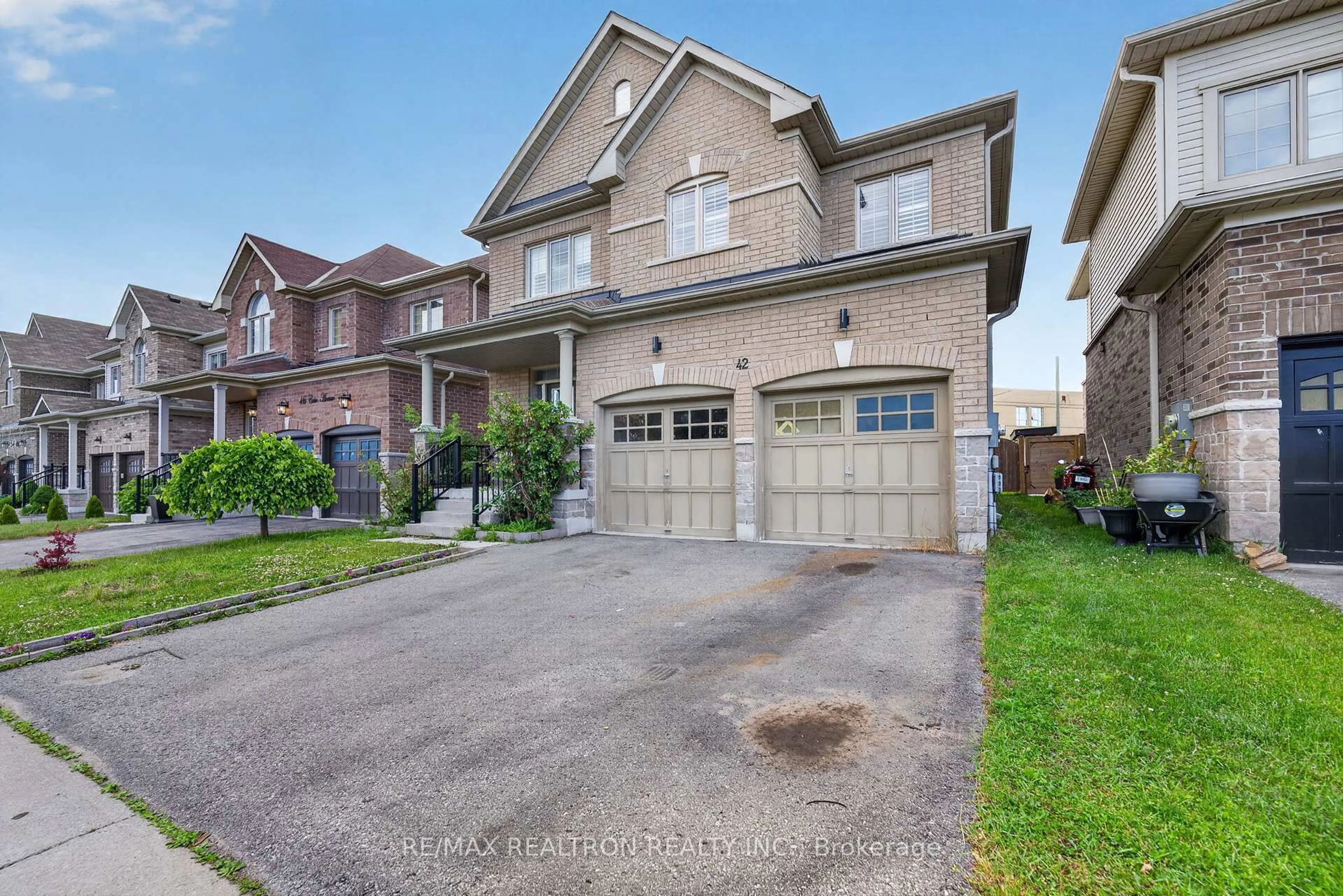 Home with brick exterior material, street for 42 Cale Ave, Clarington Ontario L1E 0H4