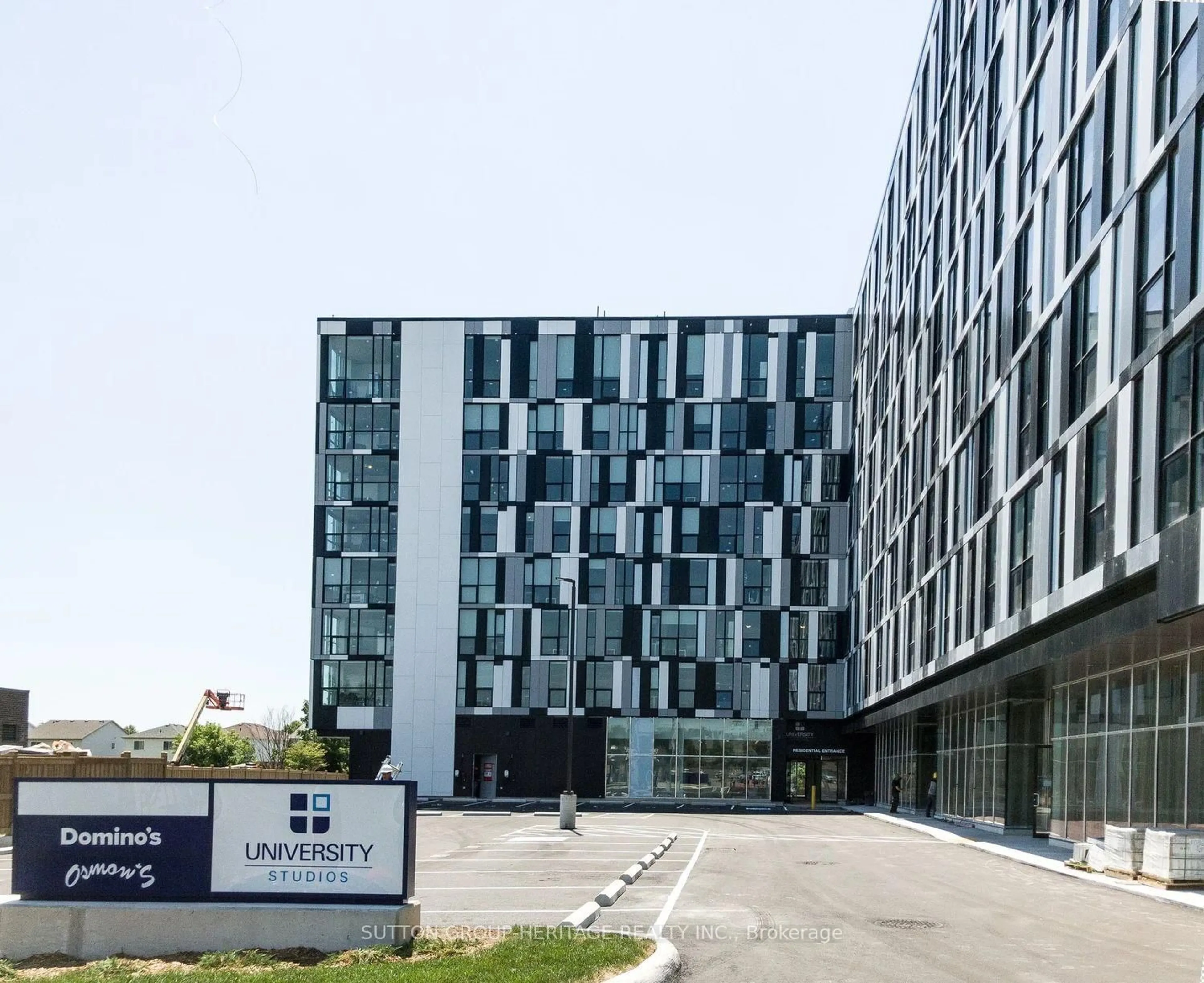 Indoor foyer for 1900 Simcoe St #736, Oshawa Ontario L1G 4Y3