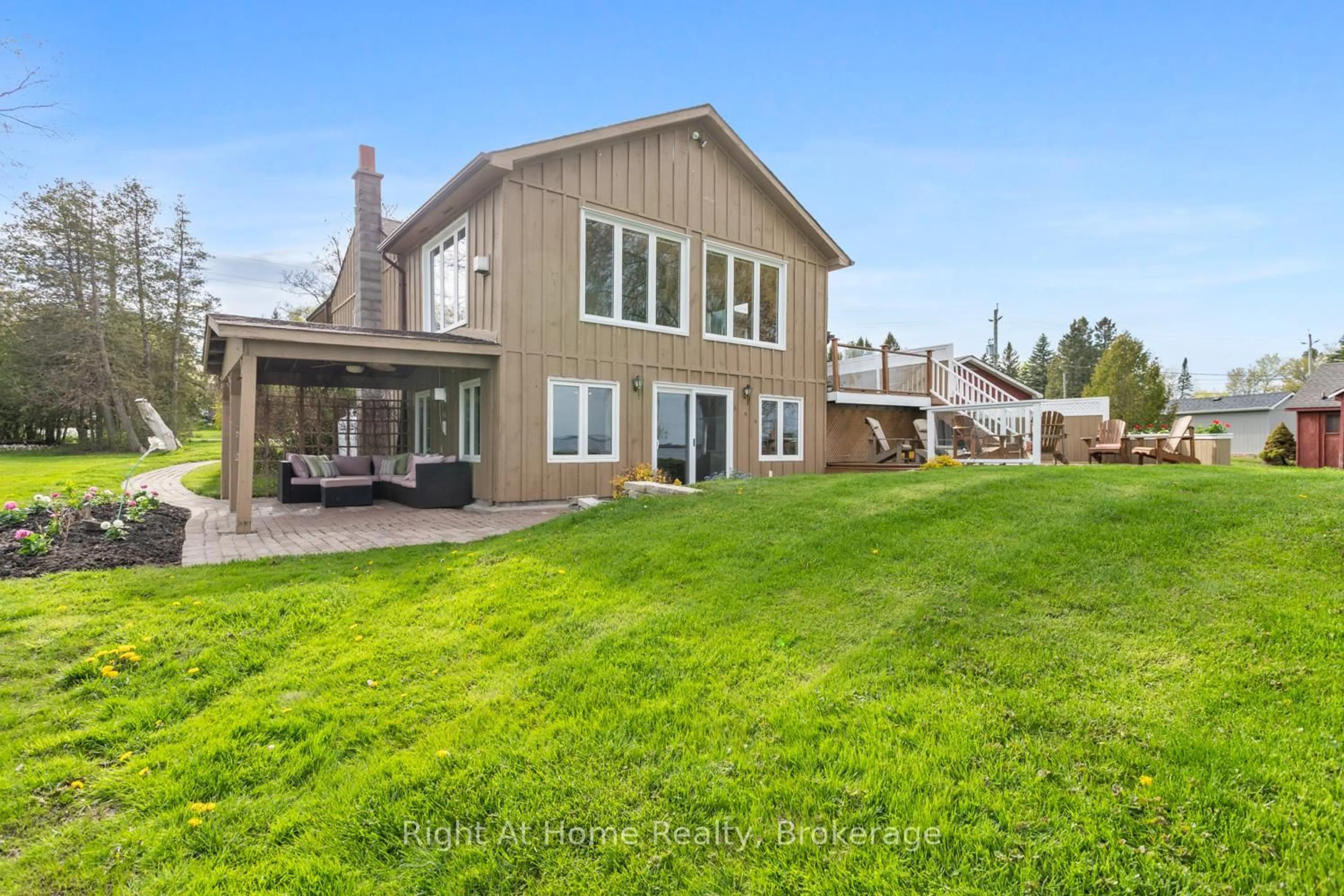 Home with vinyl exterior material, water/lake/river/ocean view for 239 Aldred Dr, Scugog Ontario L9L 1B6