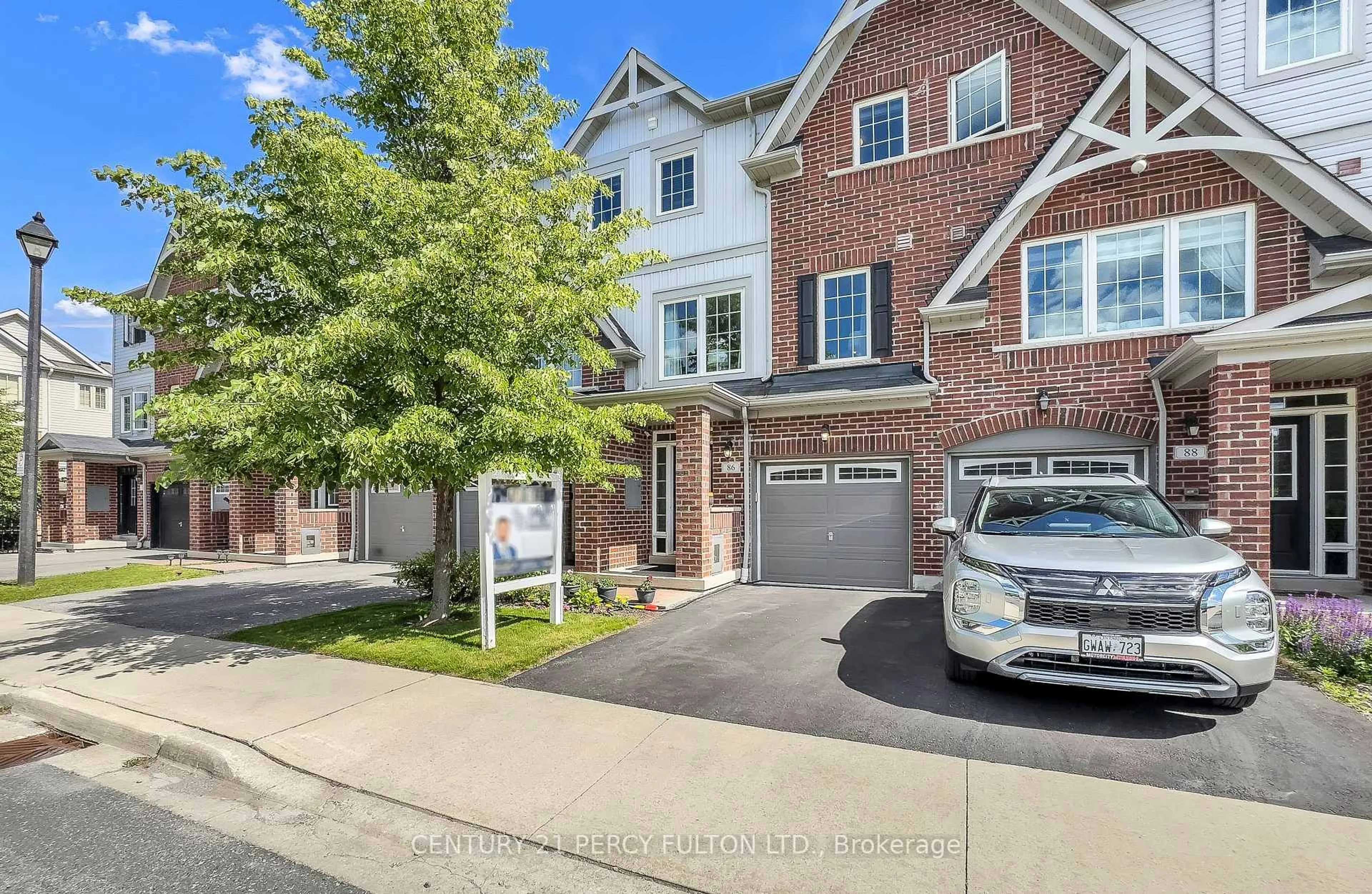 Home with brick exterior material, street for 86 Magpie Way, Whitby Ontario L1N 0K5