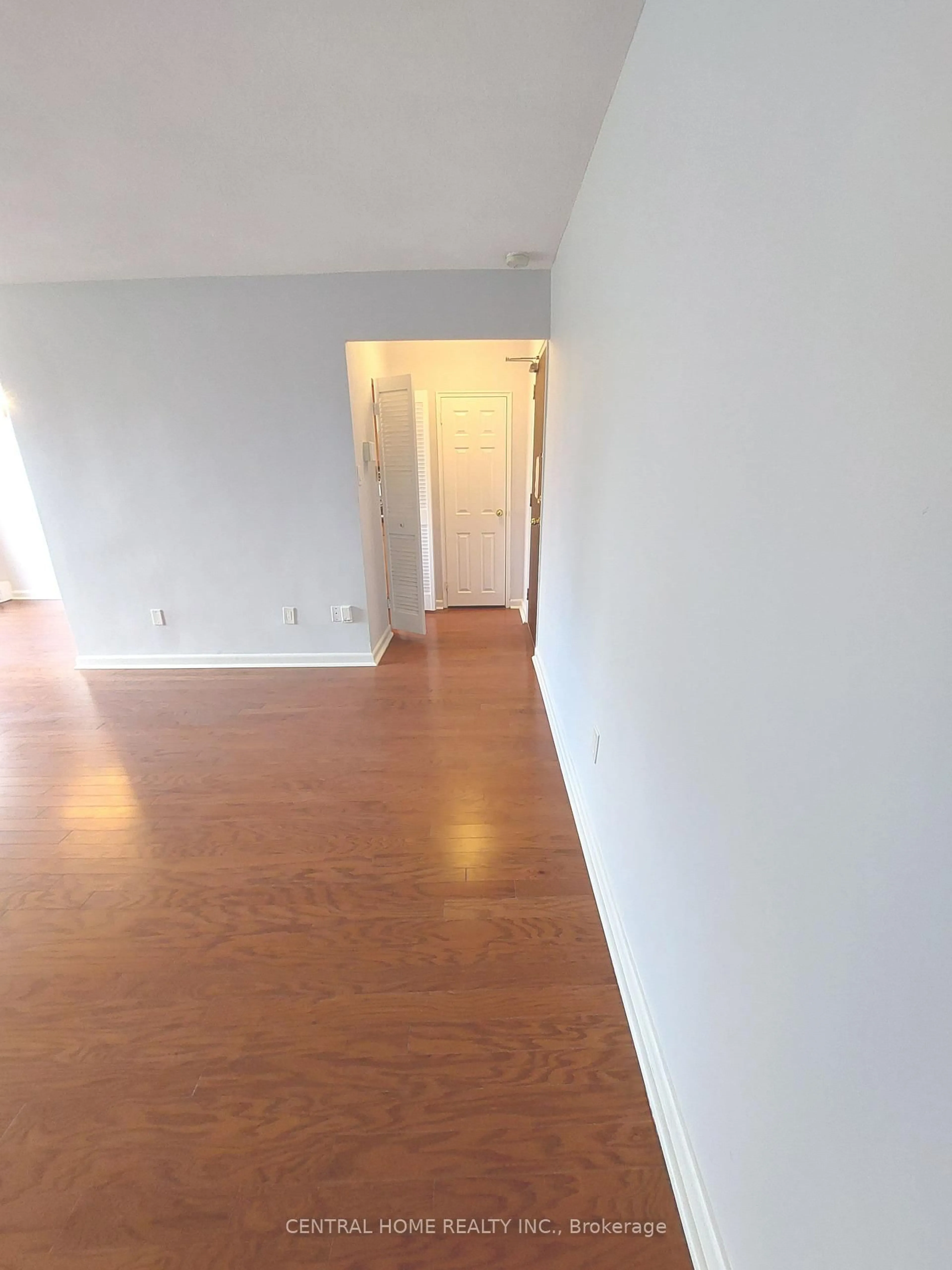 A pic of a room for 921 Midland Ave #504, Toronto Ontario M1K 4G2