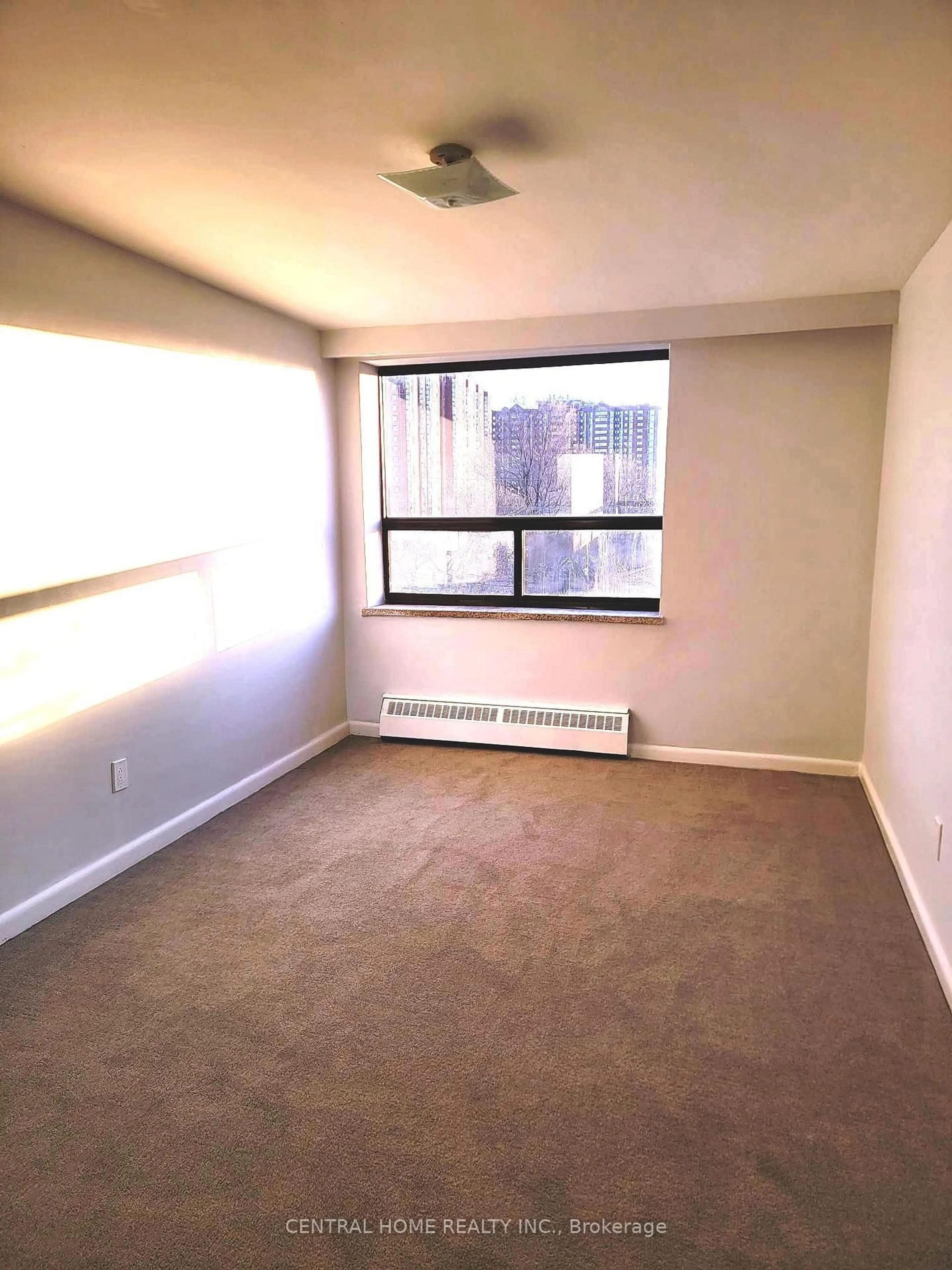 A pic of a room for 921 Midland Ave #504, Toronto Ontario M1K 4G2