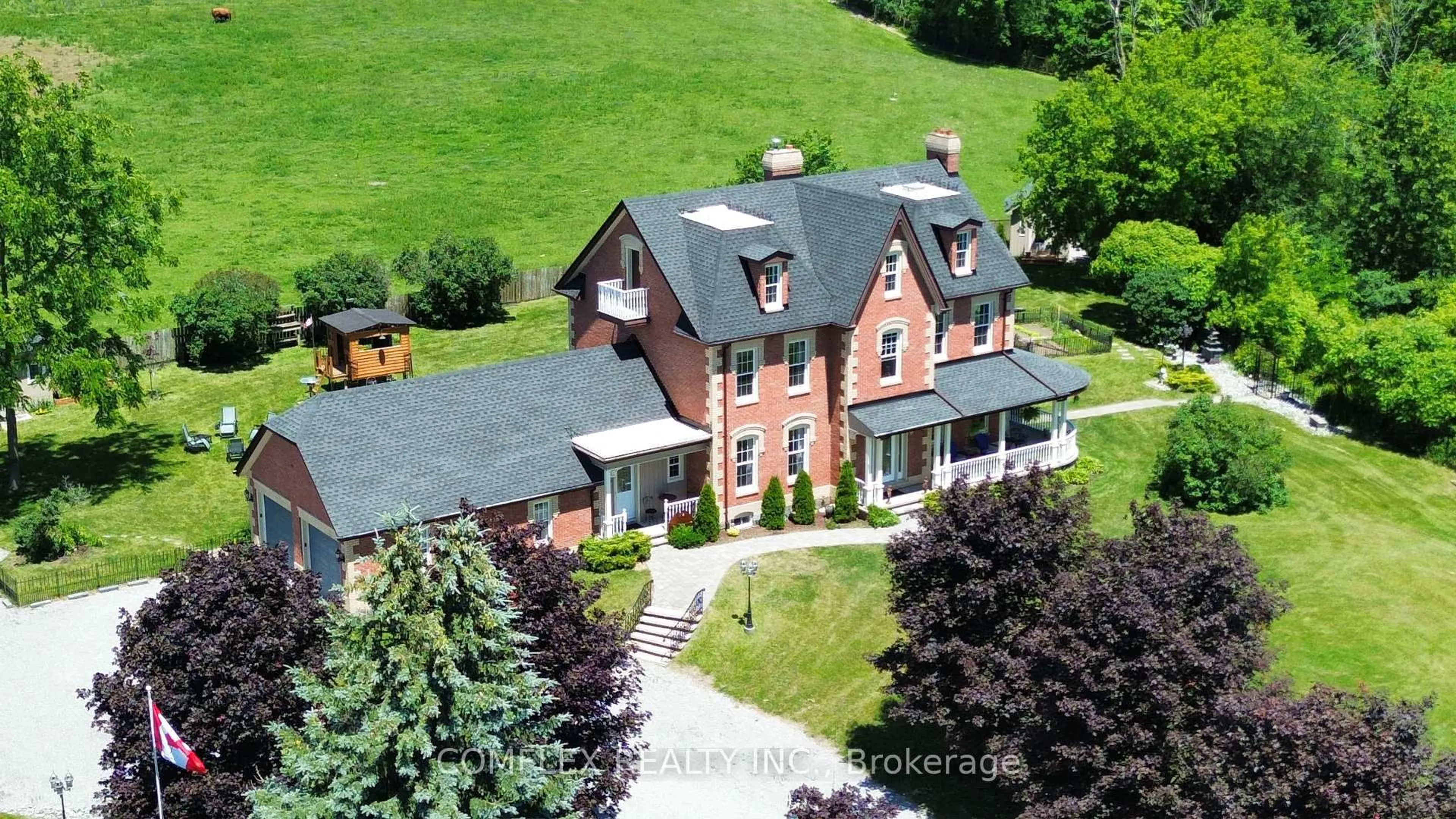 A pic from outside/outdoor area/front of a property/back of a property/a pic from drone, unknown for 1150 Raglan Rd, Oshawa Ontario L1H 7K4