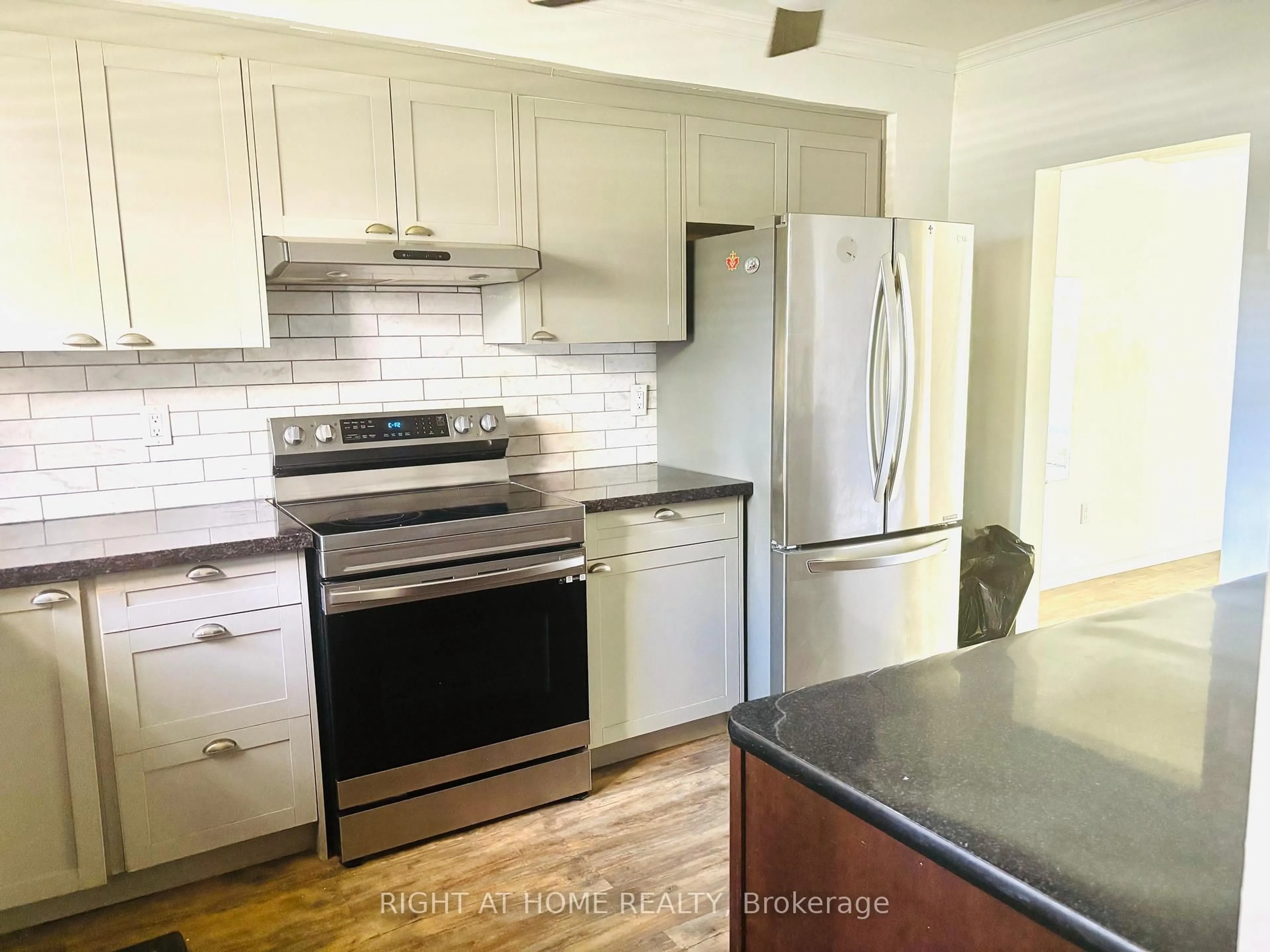 Standard kitchen, unknown for 925 Bayly St #7, Pickering Ontario L1W 1L4
