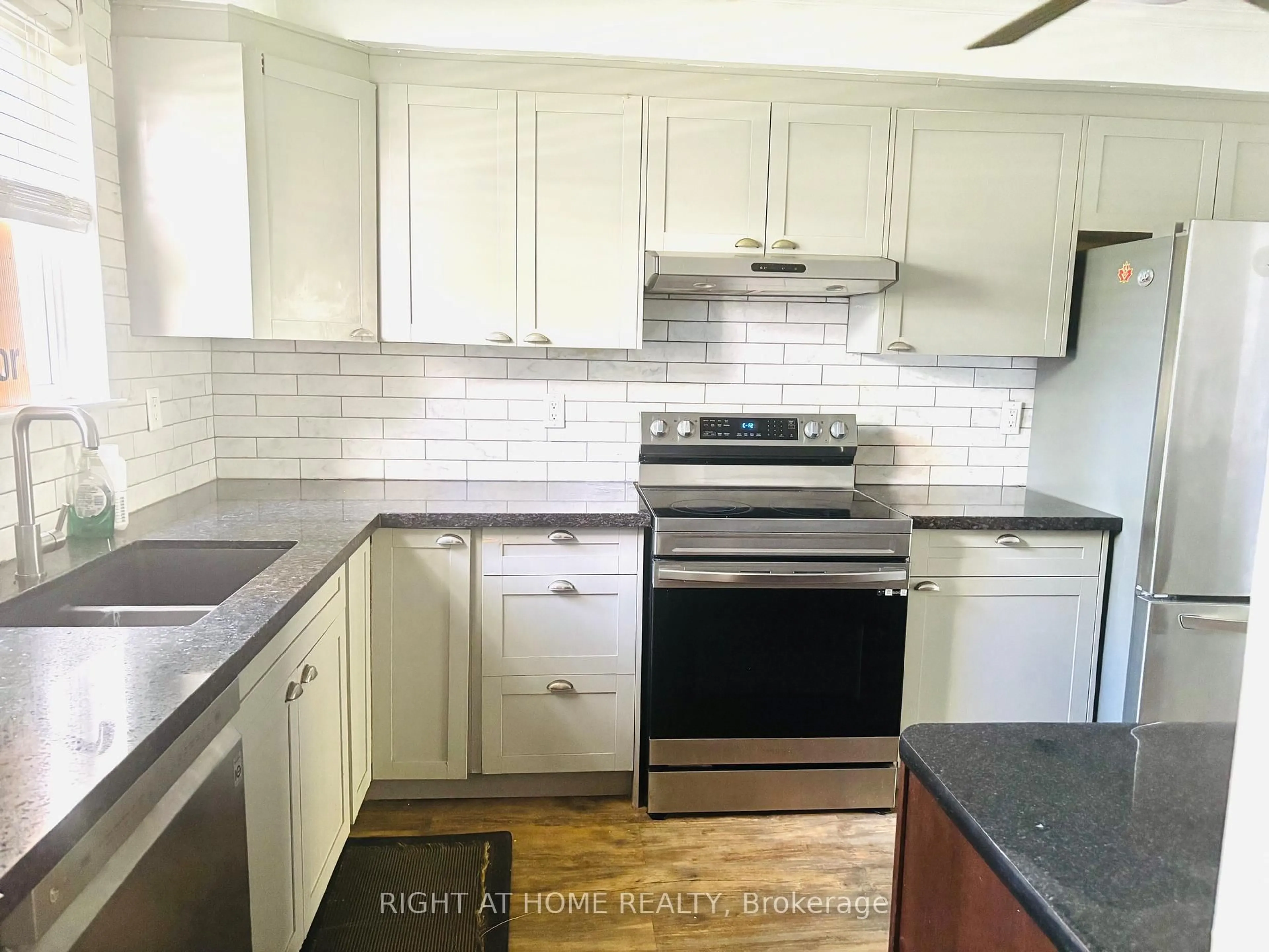 Standard kitchen, ceramic/tile floor for 925 Bayly St #7, Pickering Ontario L1W 1L4