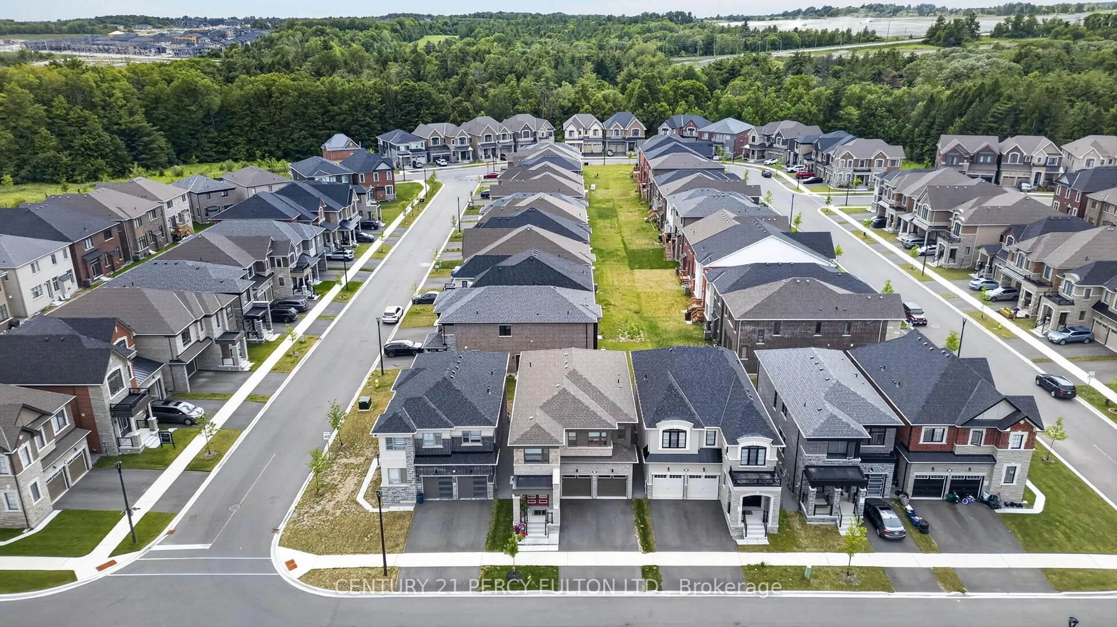 A pic from outside/outdoor area/front of a property/back of a property/a pic from drone, street for 1477 Mockingbird Sq, Pickering Ontario L1X 0N8