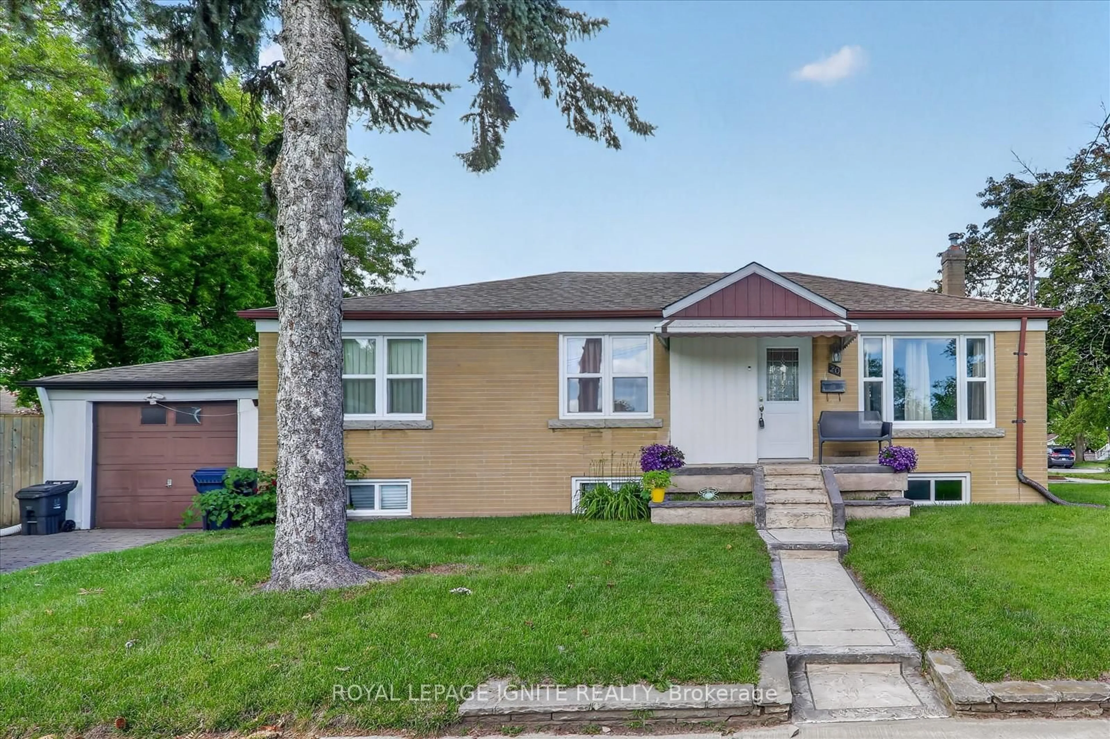 Home with vinyl exterior material, street for 20 Alanbury Cres, Toronto Ontario M1J 2Y4