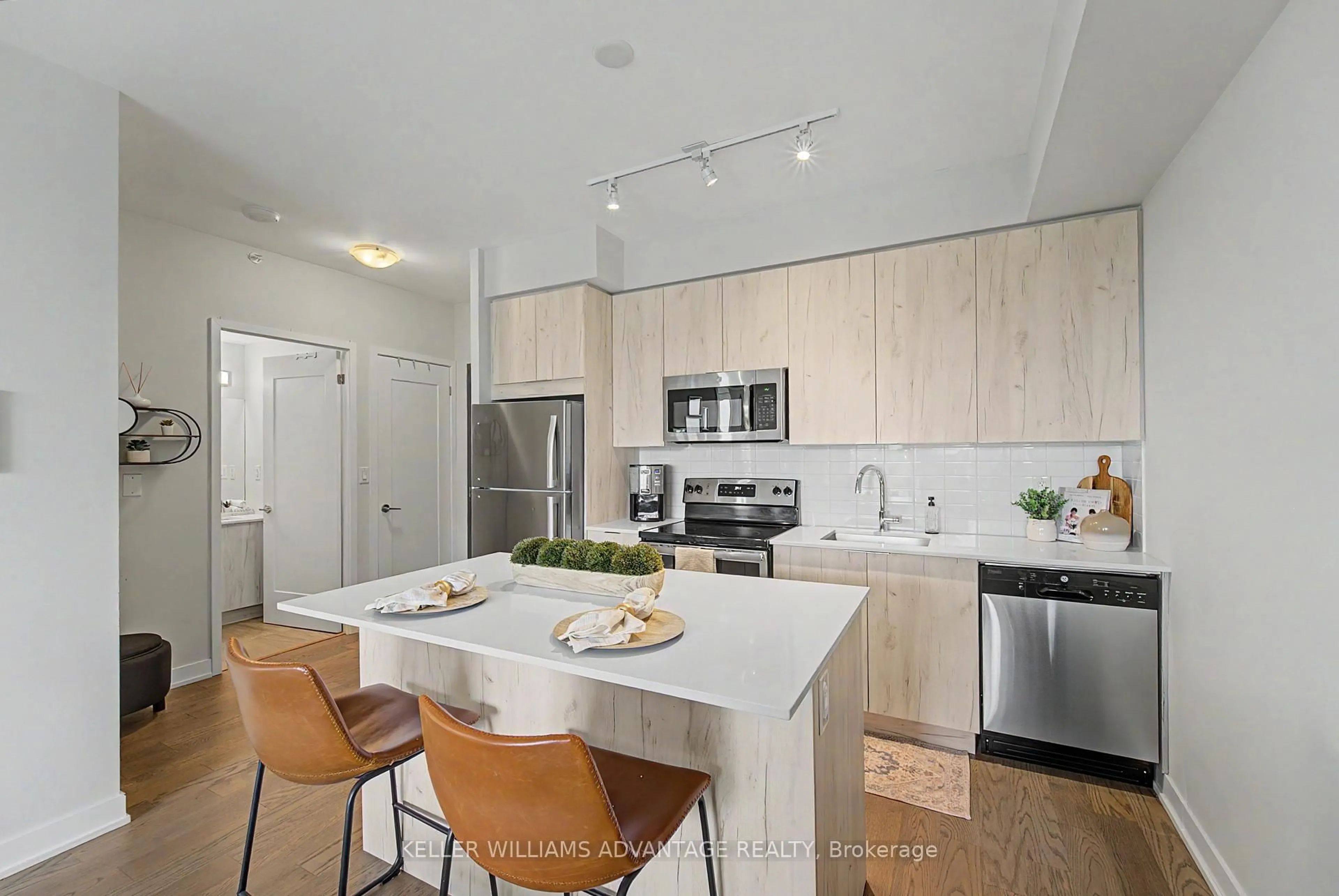 Open concept kitchen, unknown for 1350 Kingston Rd #507, Toronto Ontario M1N 1P7