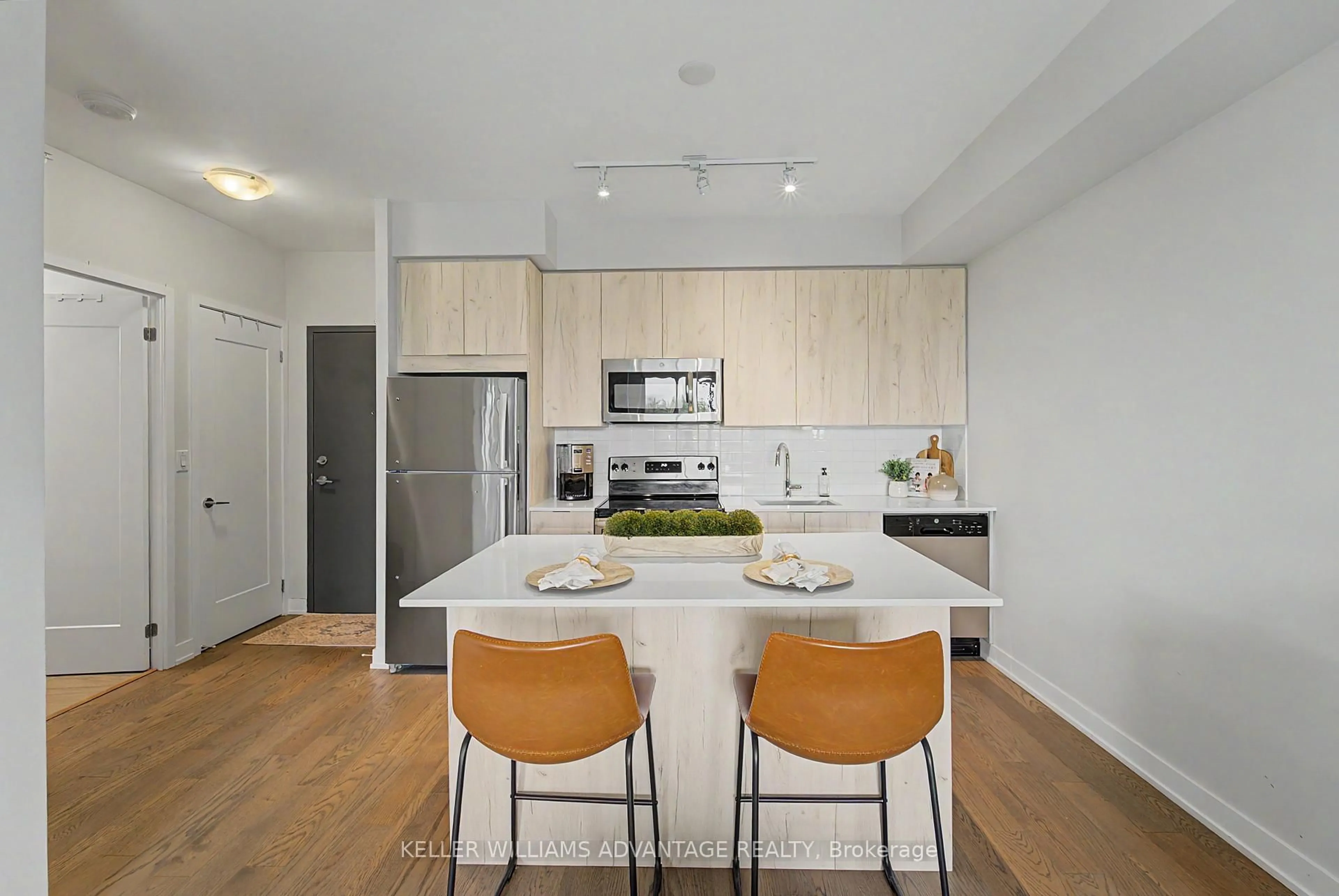 Open concept kitchen, unknown for 1350 Kingston Rd #507, Toronto Ontario M1N 1P7