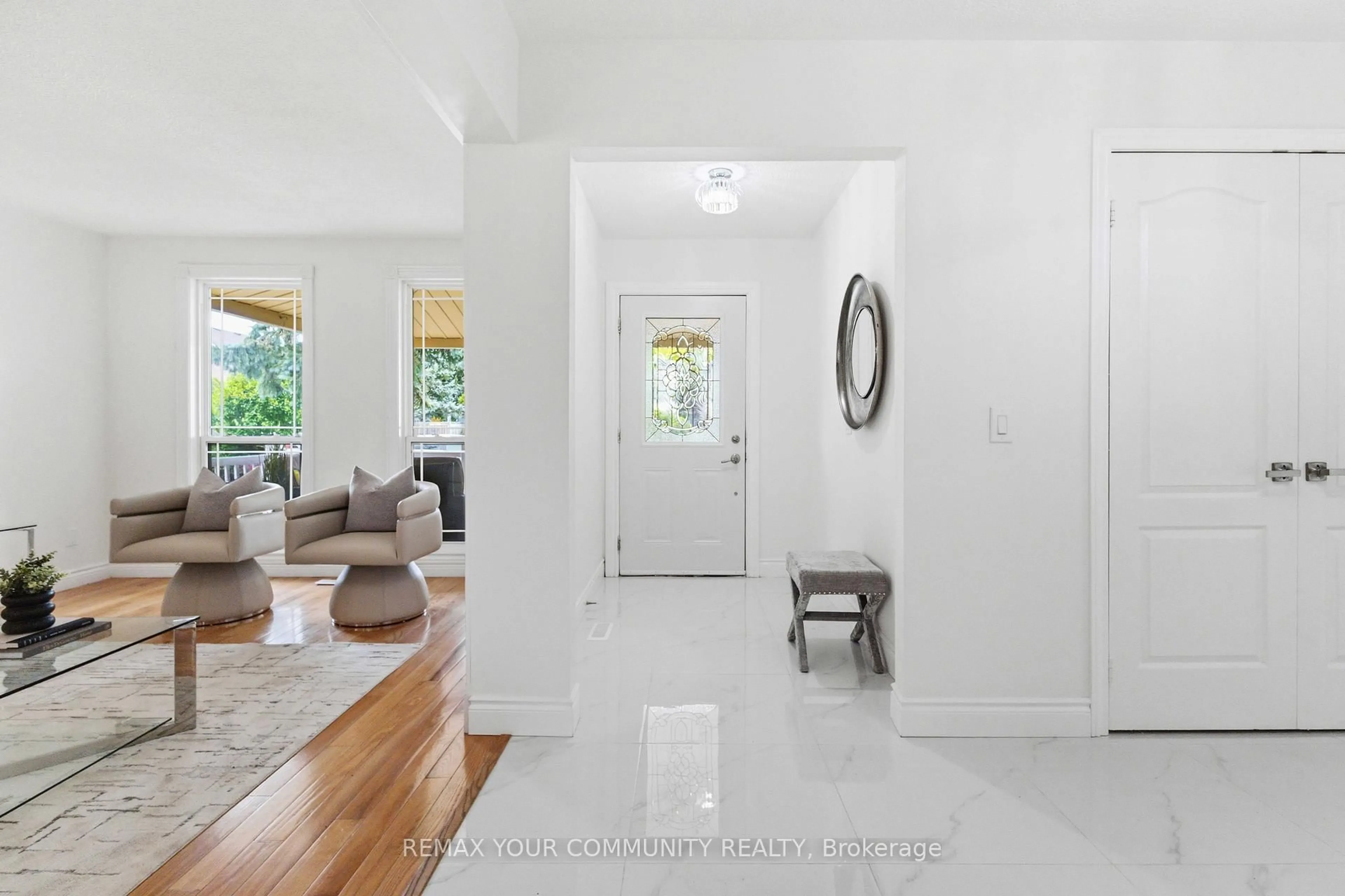 Indoor entryway for 1554 Saugeen Dr, Pickering Ontario L1V 5P8
