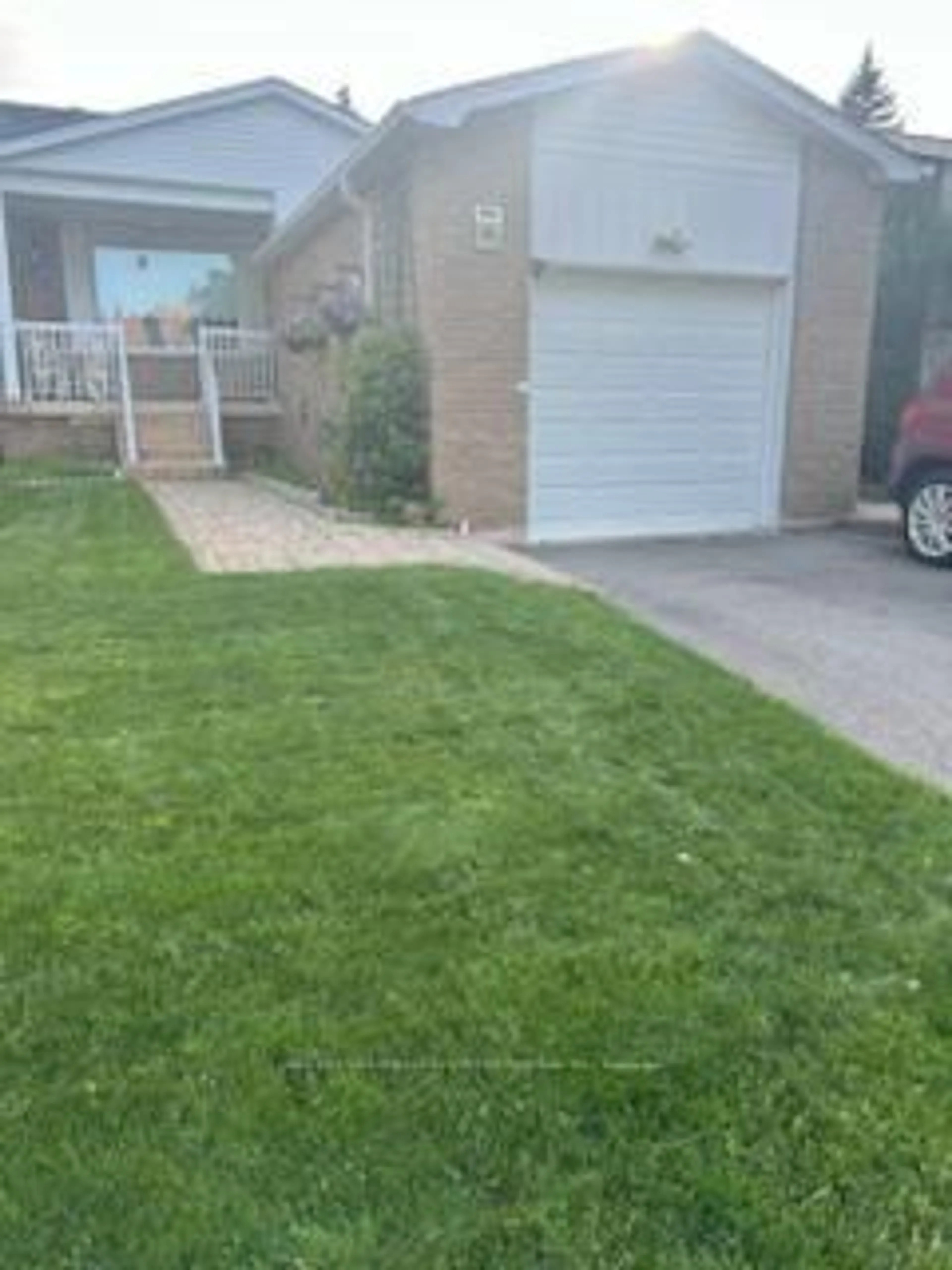 A pic from outside/outdoor area/front of a property/back of a property/a pic from drone, street for 40 Greenwich Sq, Toronto Ontario M1J 3L1