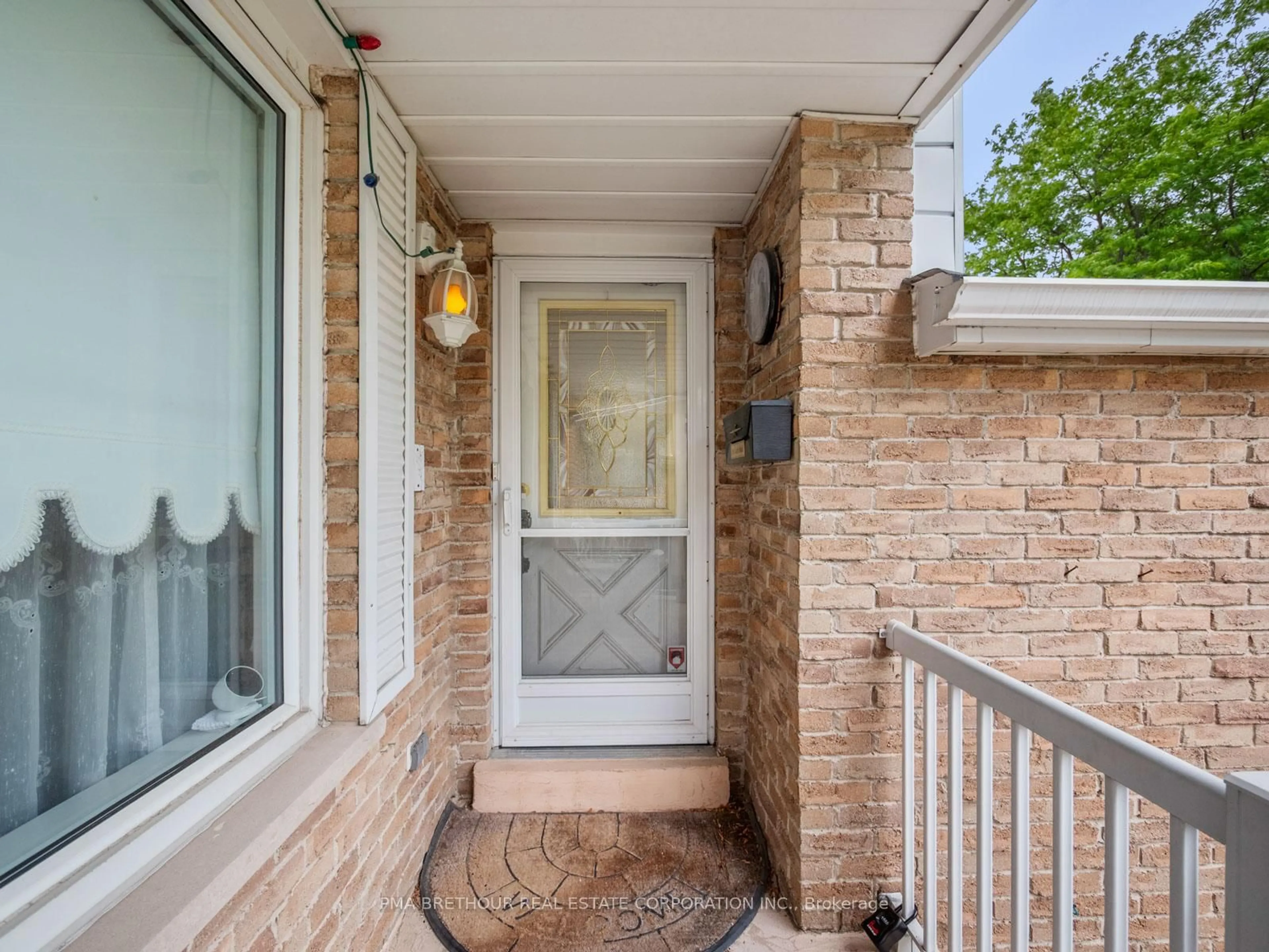 Indoor entryway for 40 Greenwich Sq, Toronto Ontario M1J 3L1