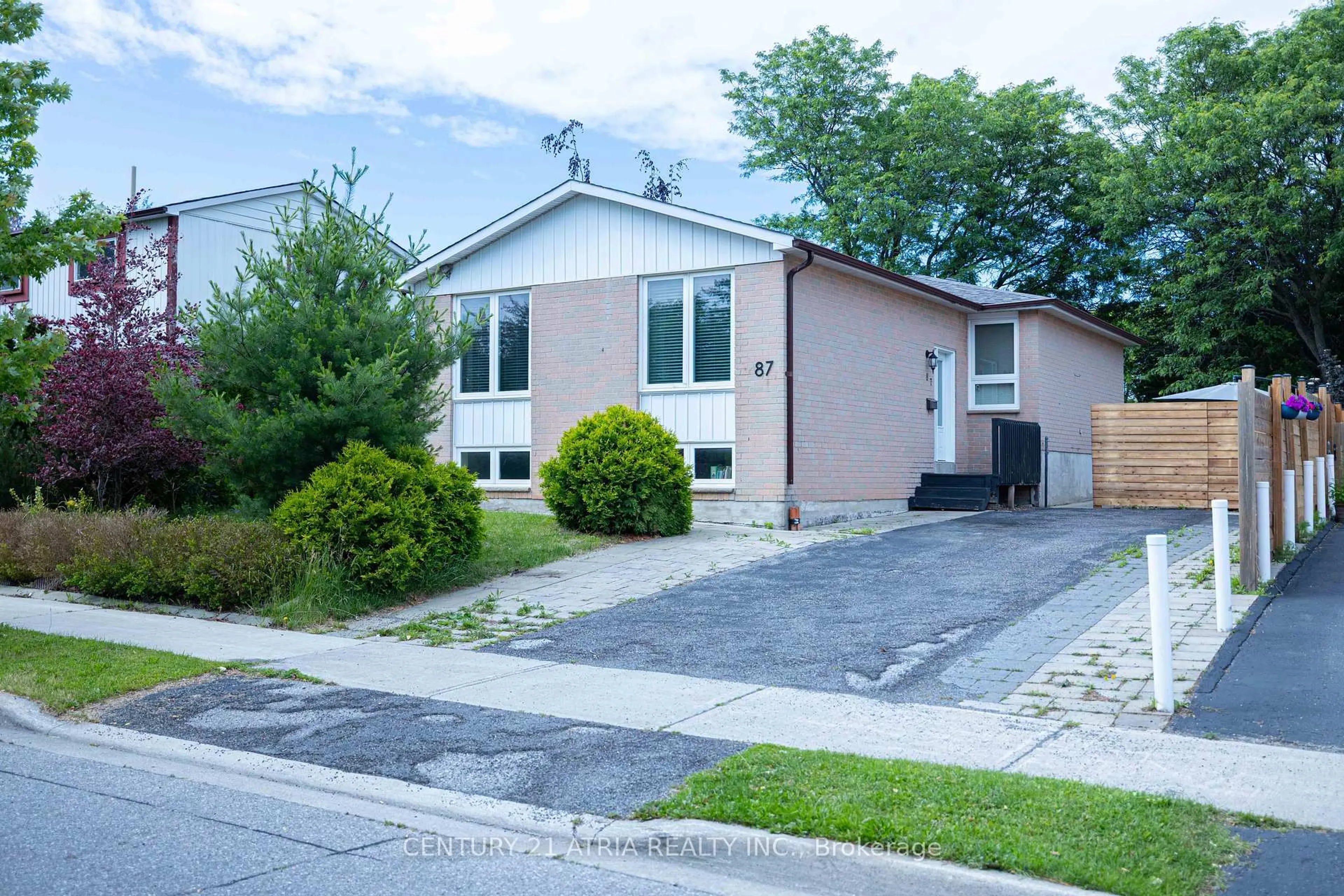 Home with vinyl exterior material, street for 87 Winstanly Cres, Toronto Ontario M1B 1N3