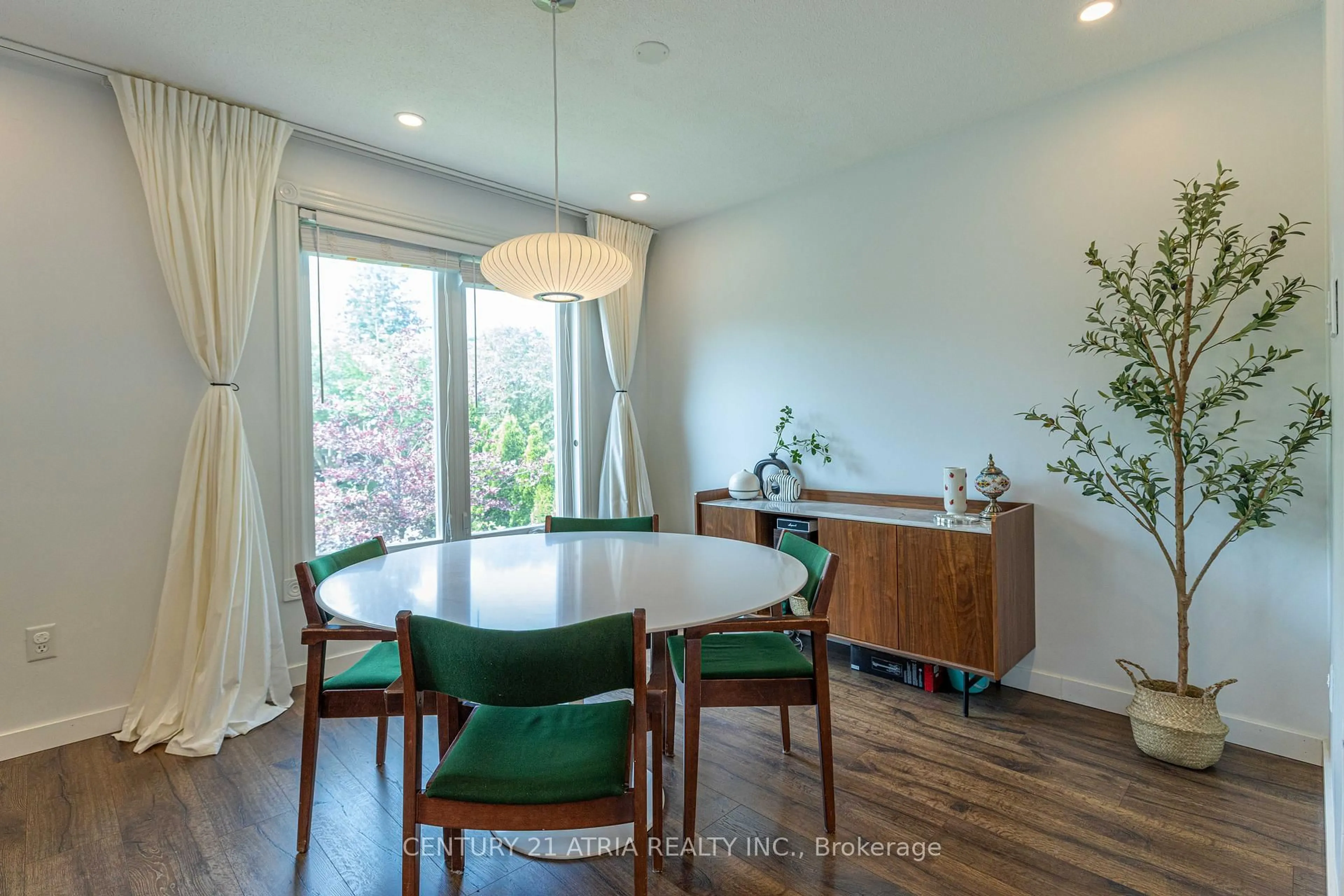 Dining room, wood/laminate floor for 87 Winstanly Cres, Toronto Ontario M1B 1N3