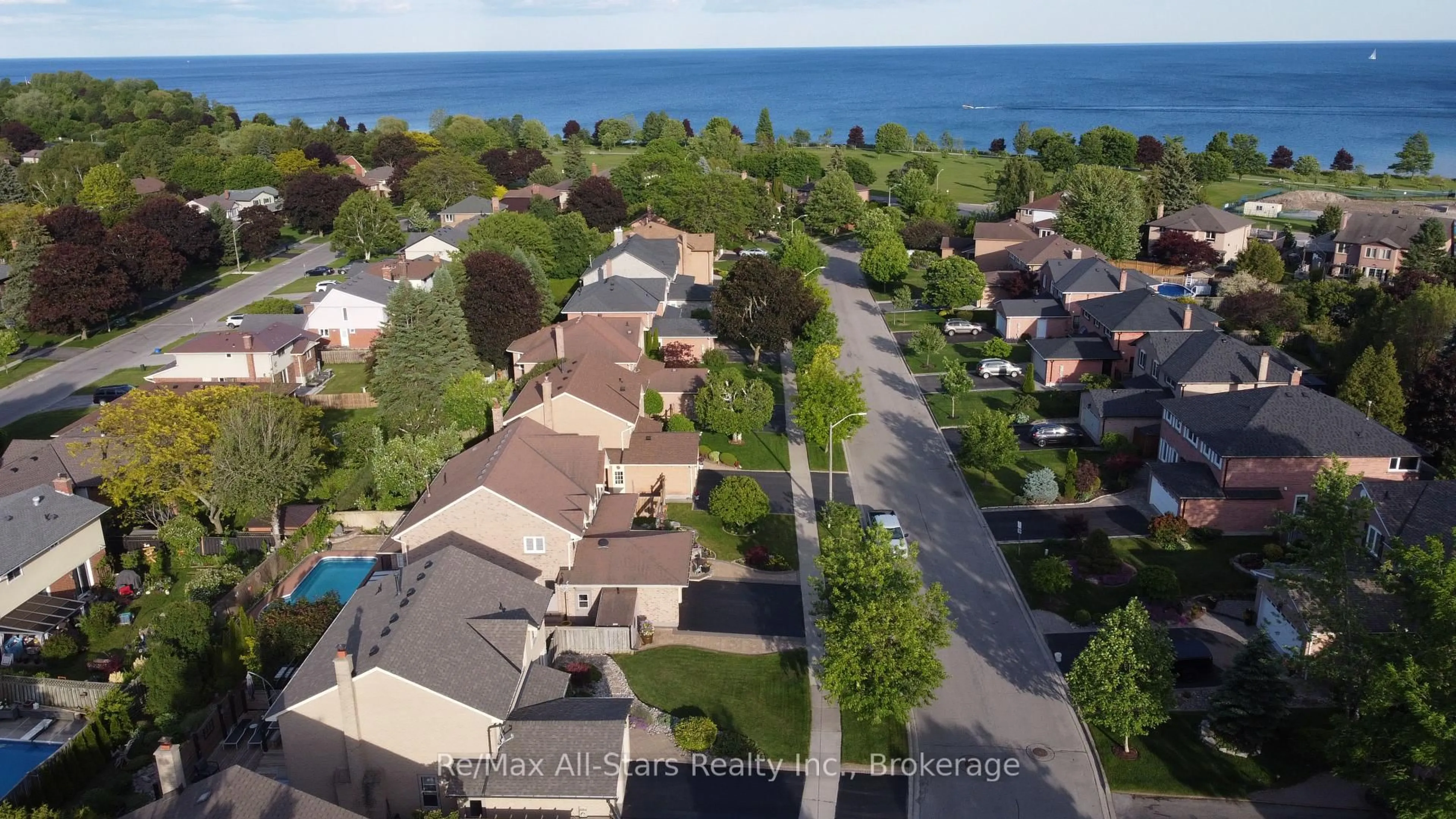 A pic from outside/outdoor area/front of a property/back of a property/a pic from drone, water/lake/river/ocean view for 20 Love Cres, Ajax Ontario L1S 4T1