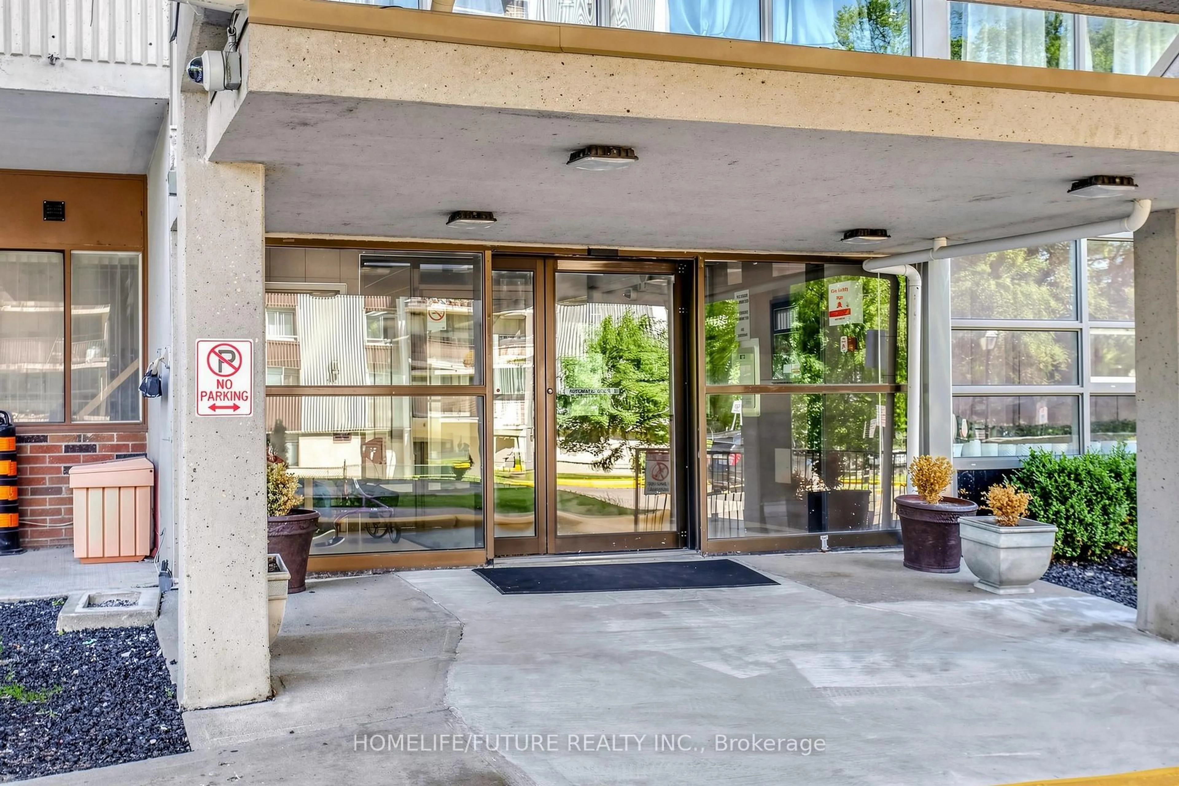 Indoor foyer for 3380 Eglinton Ave #709, Toronto Ontario M1J 3L6