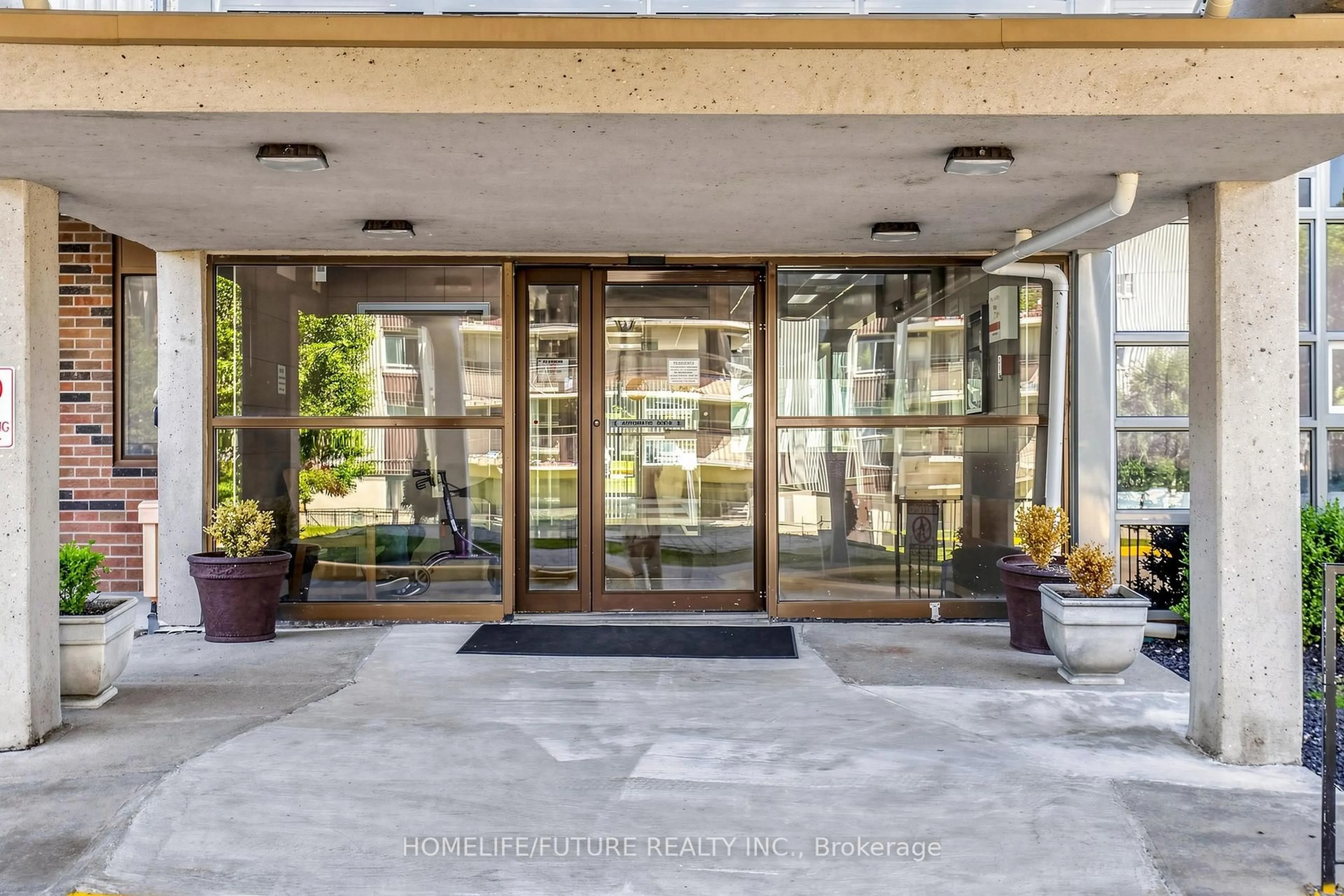 Indoor foyer for 3380 Eglinton Ave #709, Toronto Ontario M1J 3L6