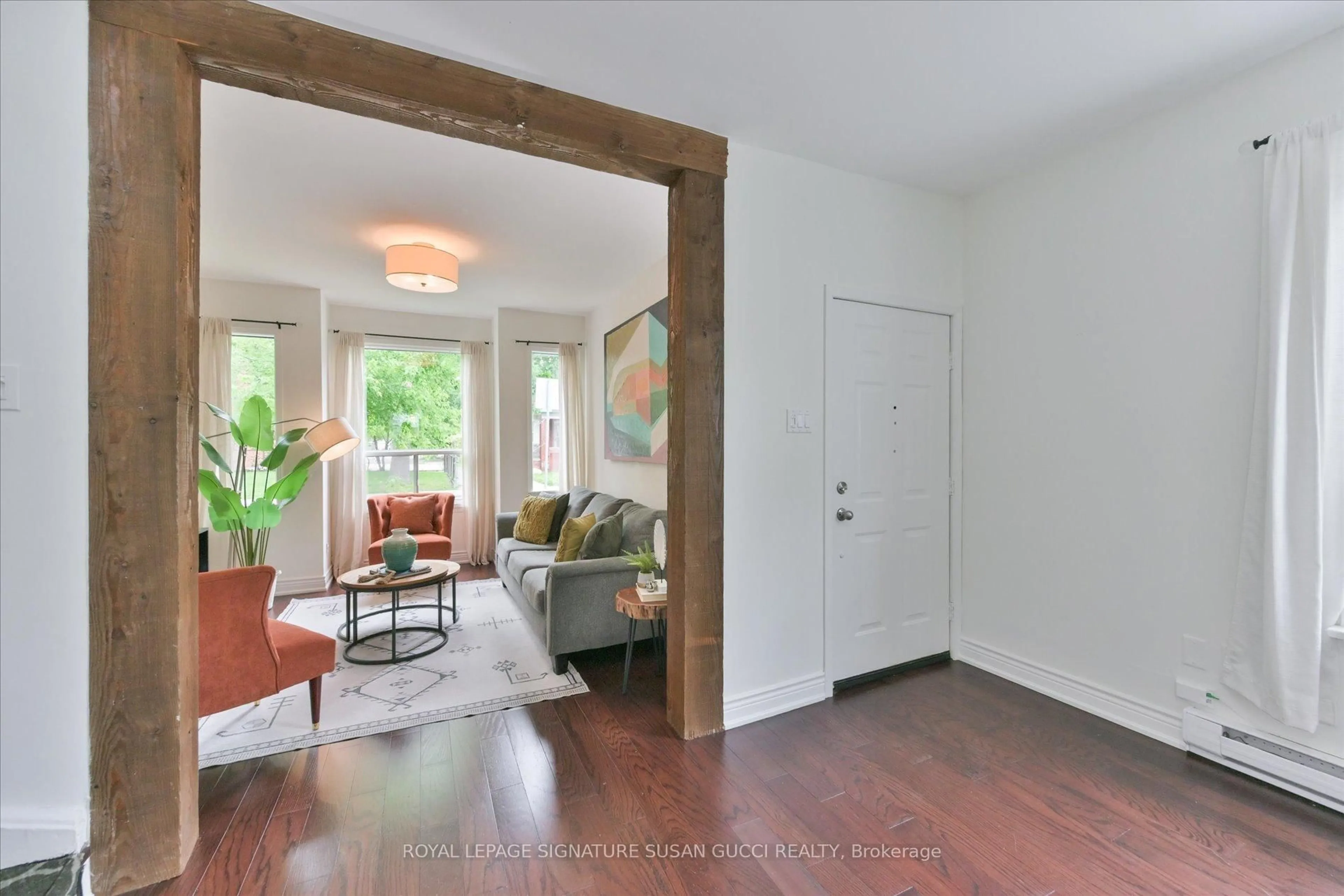 Indoor entryway for 79 Balfour Ave, Toronto Ontario M4C 1T4