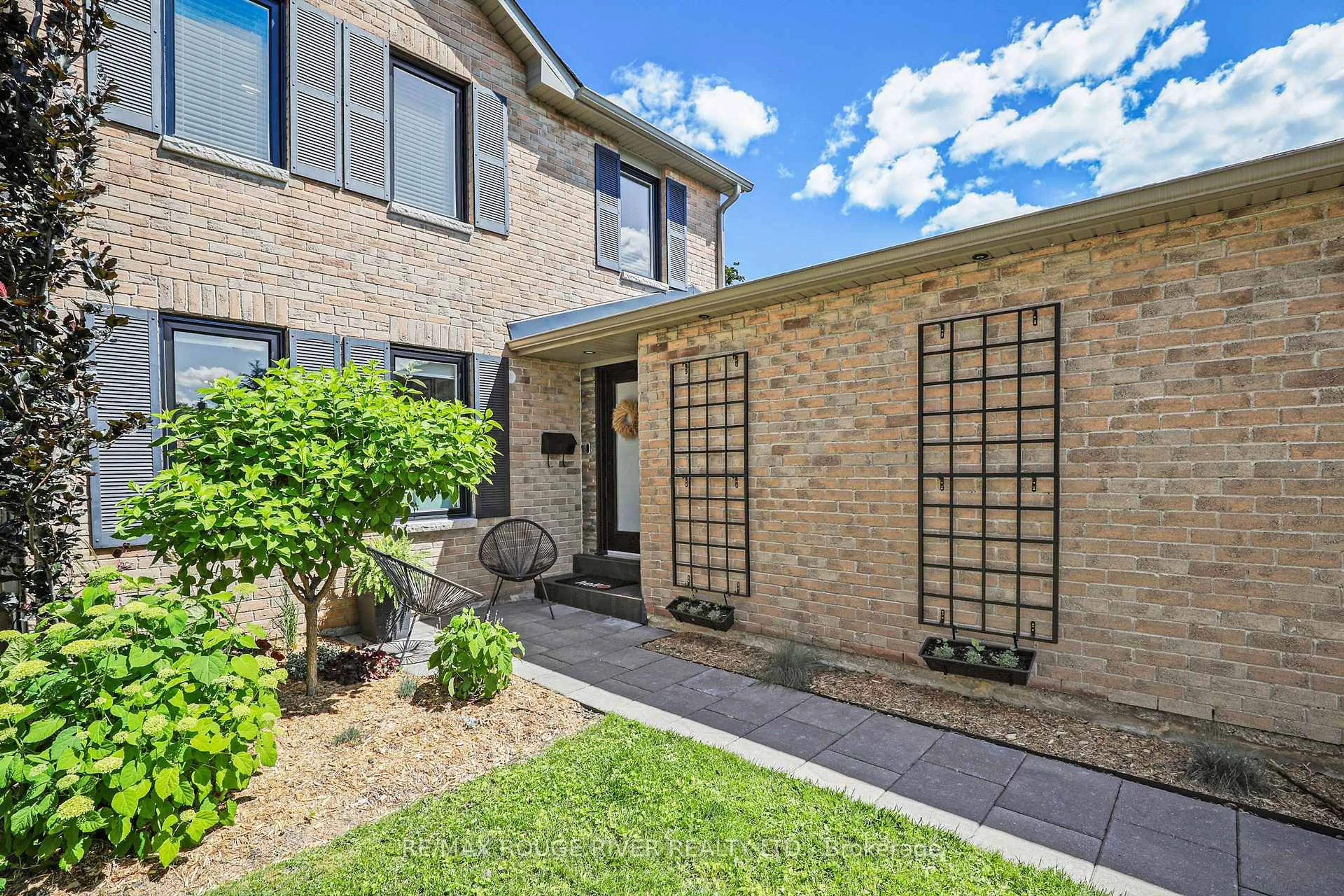 Home with brick exterior material, street for 688 Beckworth Sq, Pickering Ontario L1V 3X4