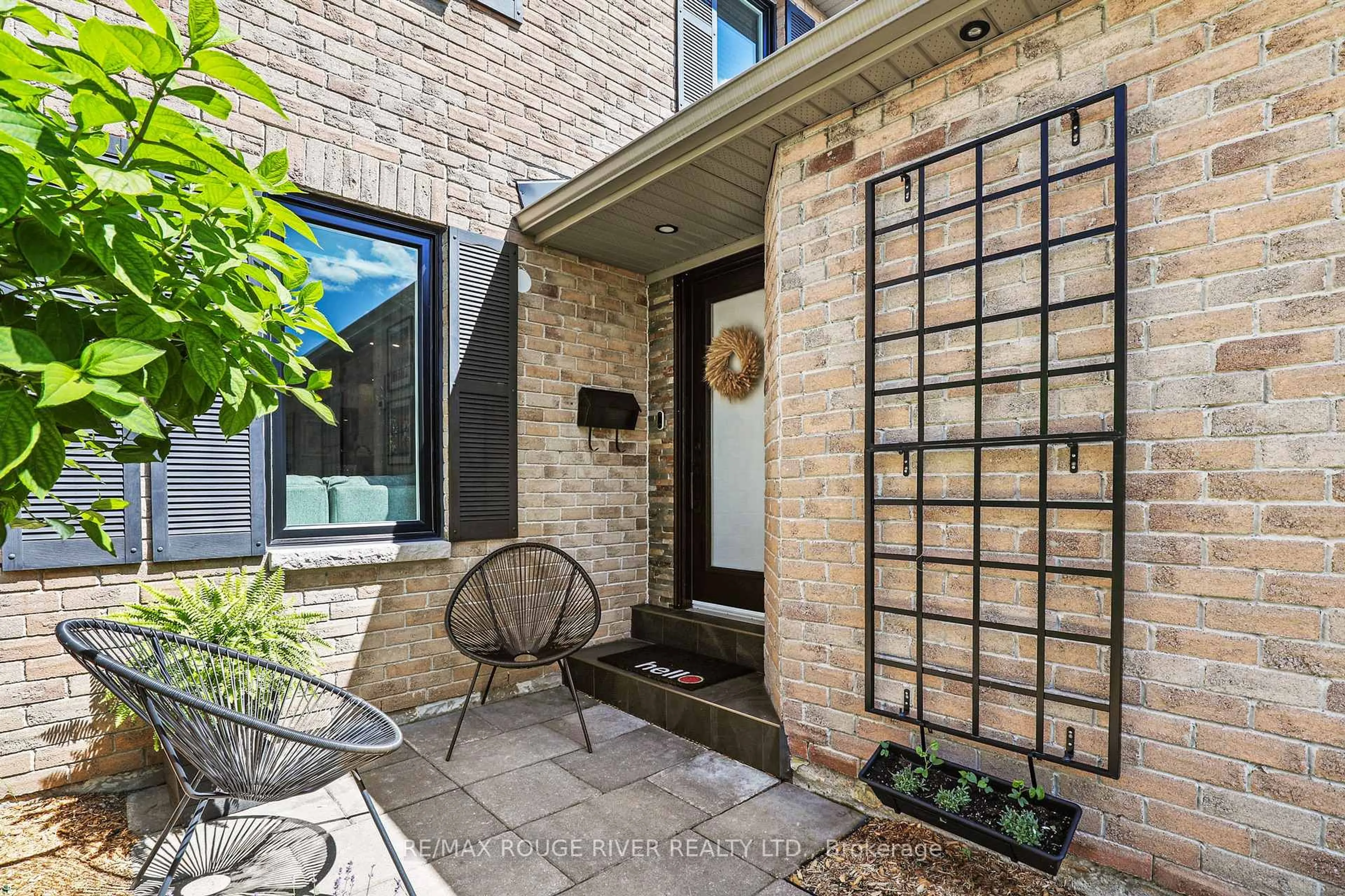 Unknown for 688 Beckworth Sq, Pickering Ontario L1V 3X4