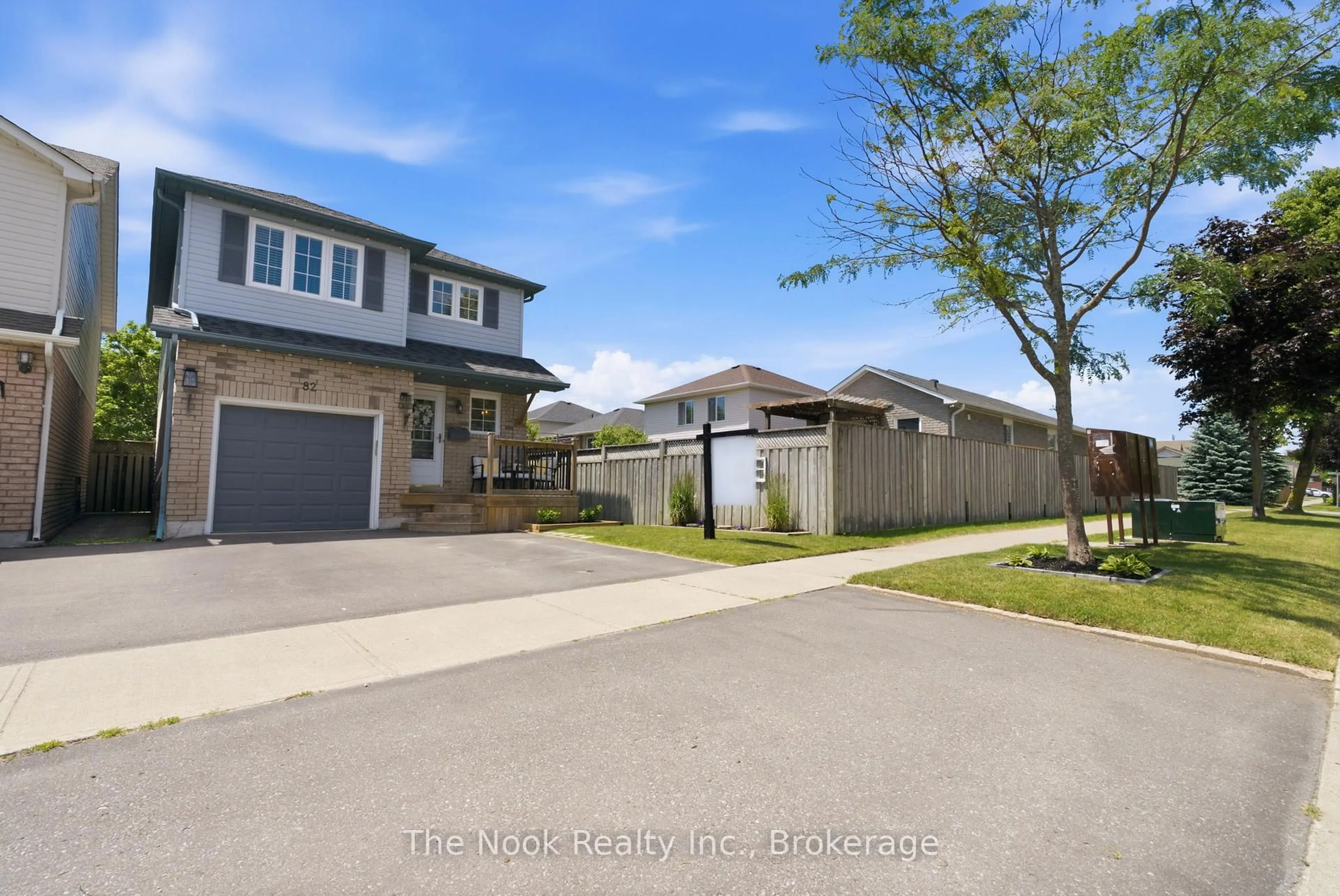 A pic from outside/outdoor area/front of a property/back of a property/a pic from drone, street for 82 Mallory St, Clarington Ontario L1E 3A8