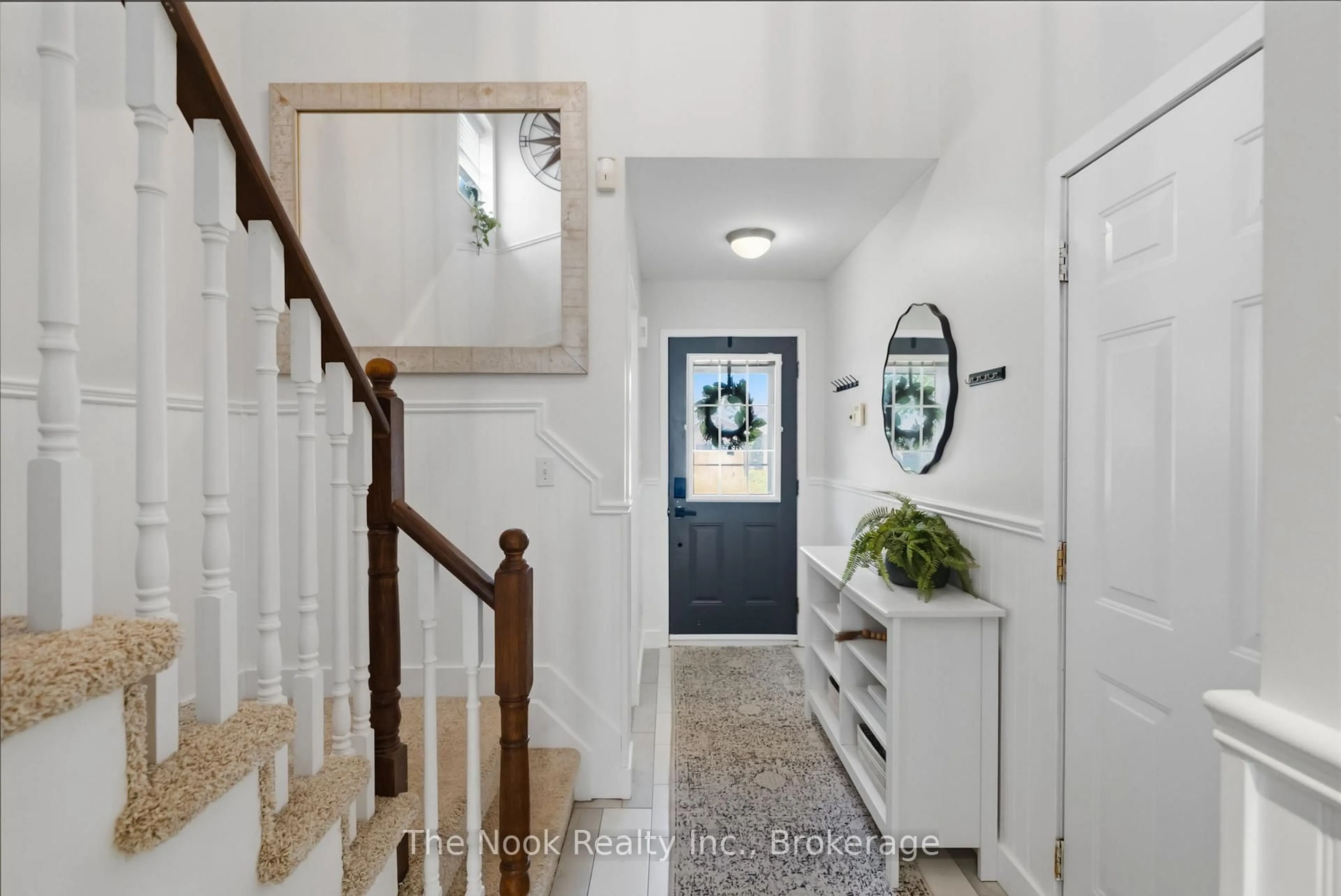 Indoor entryway for 82 Mallory St, Clarington Ontario L1E 3A8