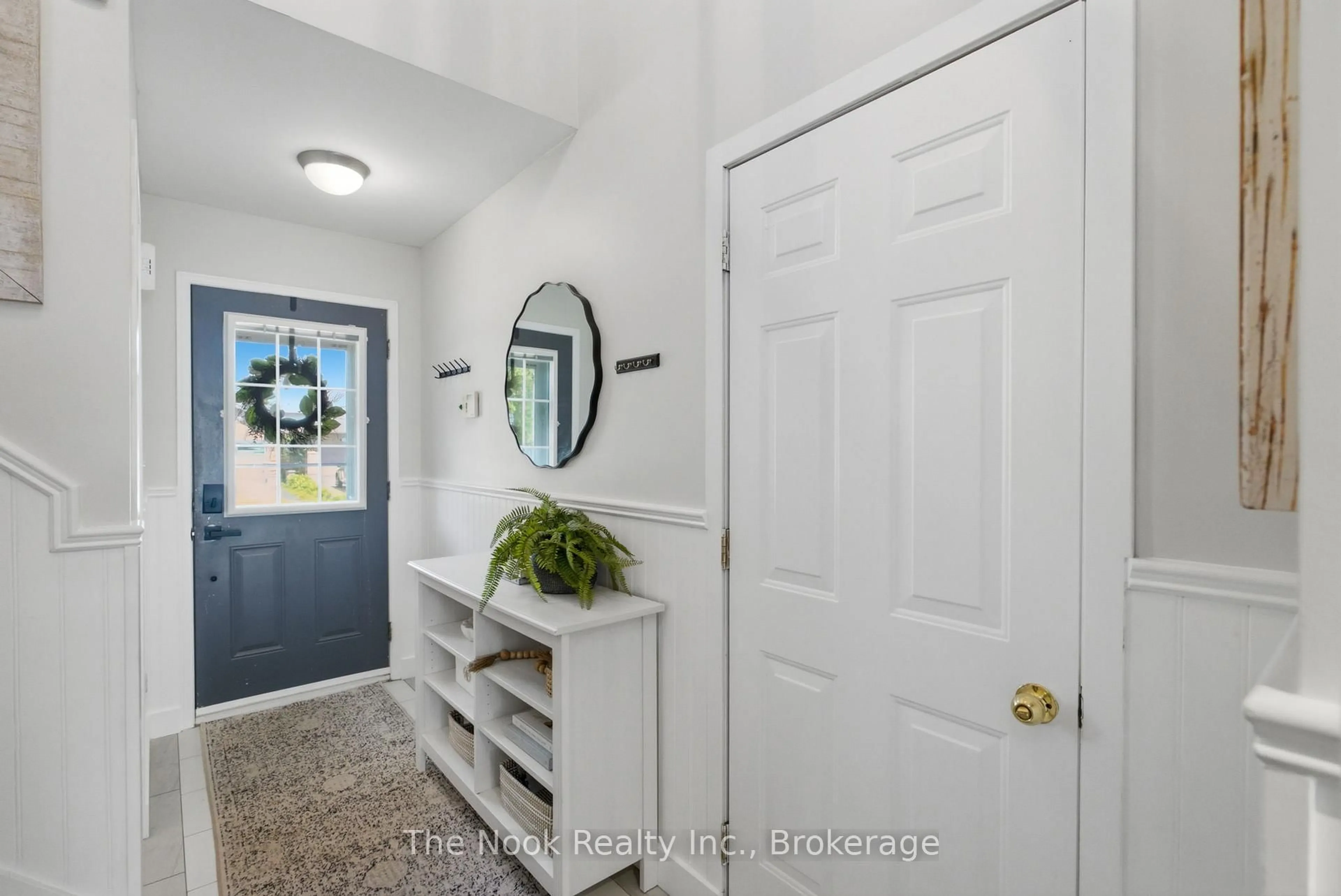 Indoor entryway for 82 Mallory St, Clarington Ontario L1E 3A8