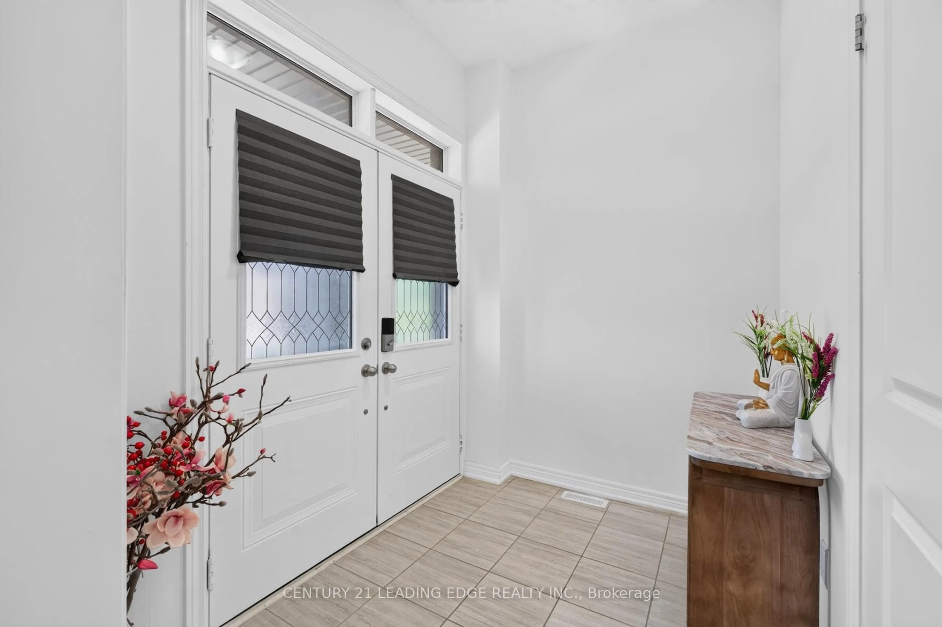 Indoor entryway for 26 Hahn St, Whitby Ontario L1P 0H1