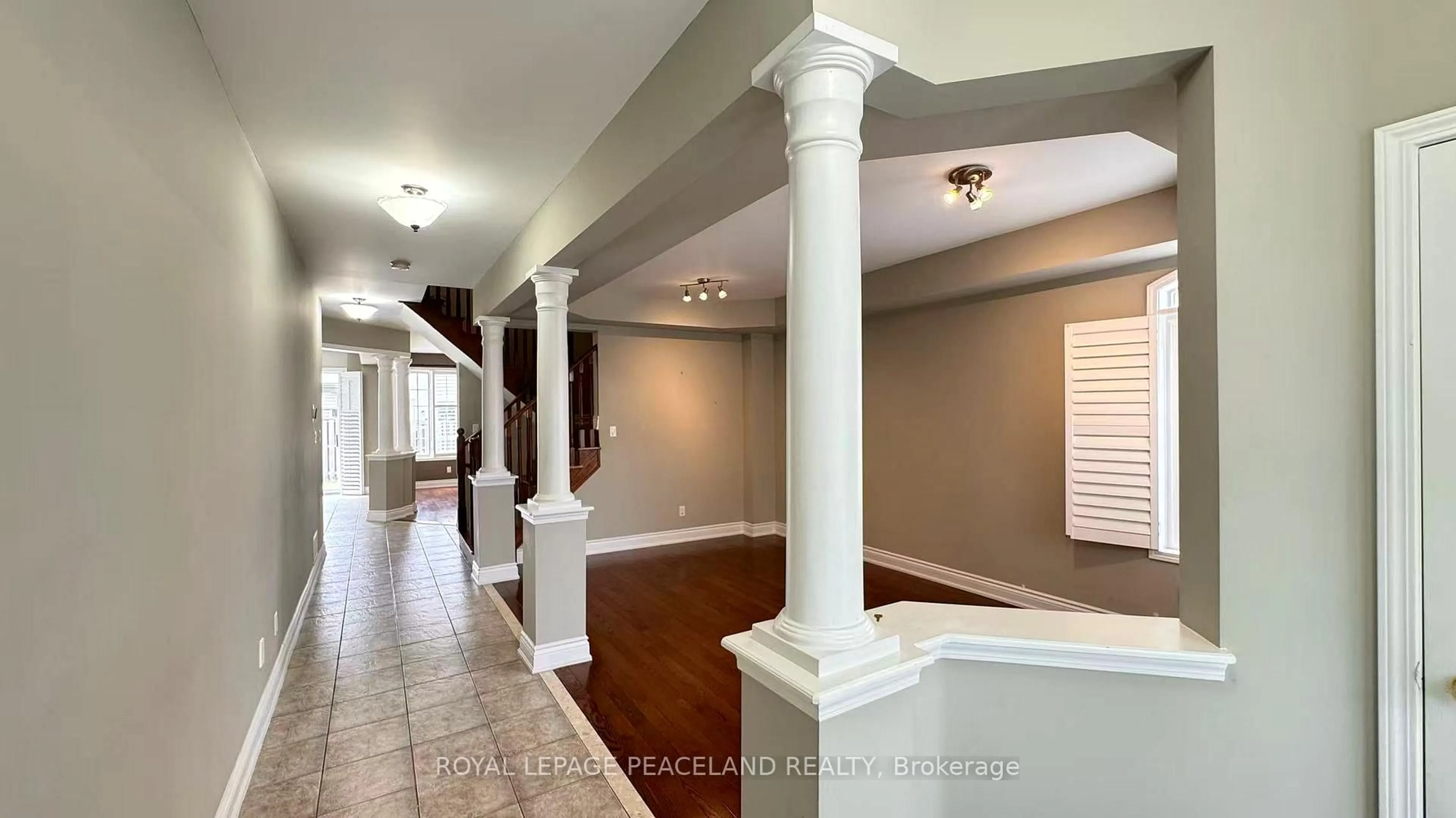 Indoor foyer for 6 Cragg Cres, Ajax Ontario L1T 0E4