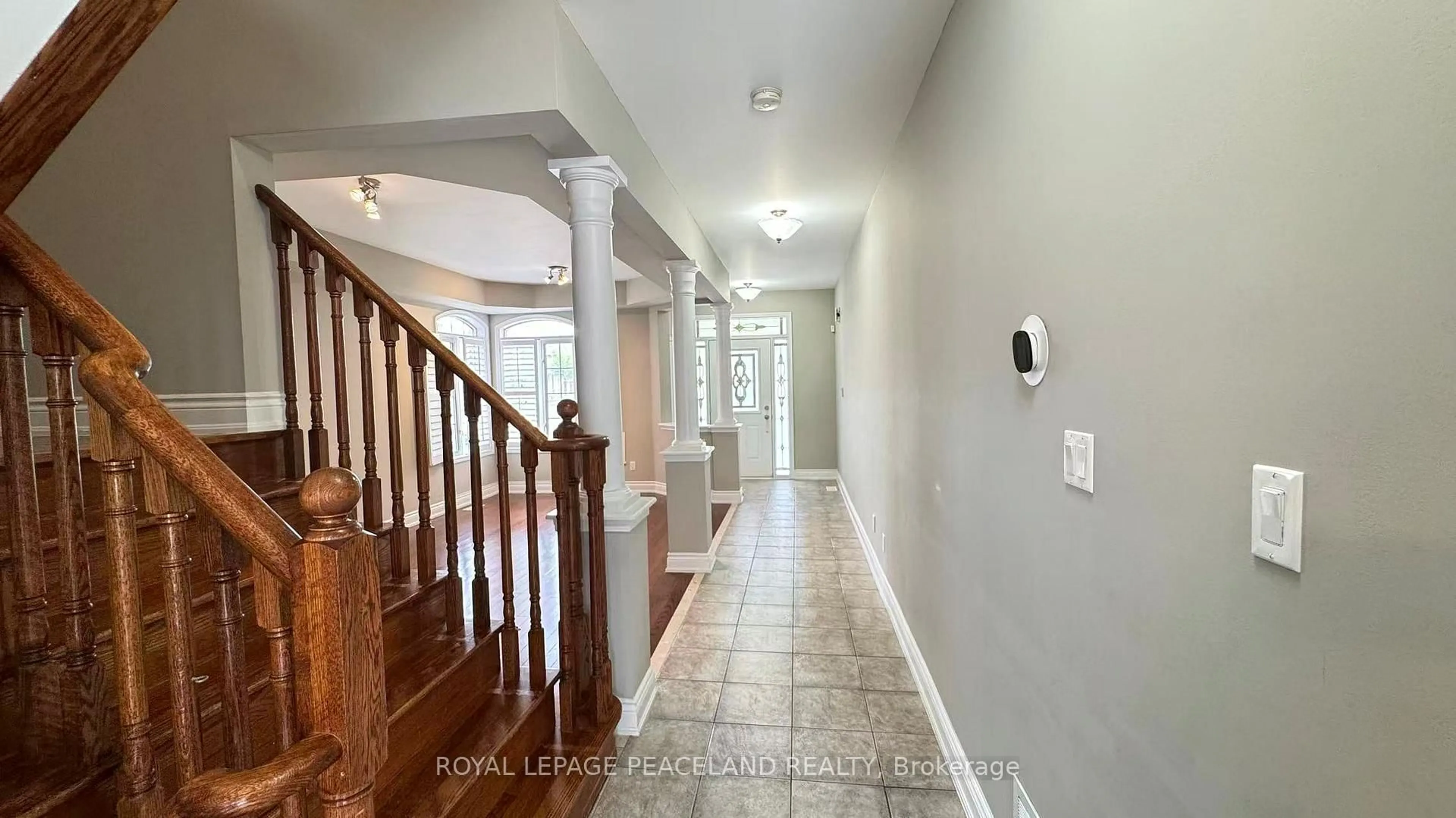 Indoor foyer for 6 Cragg Cres, Ajax Ontario L1T 0E4