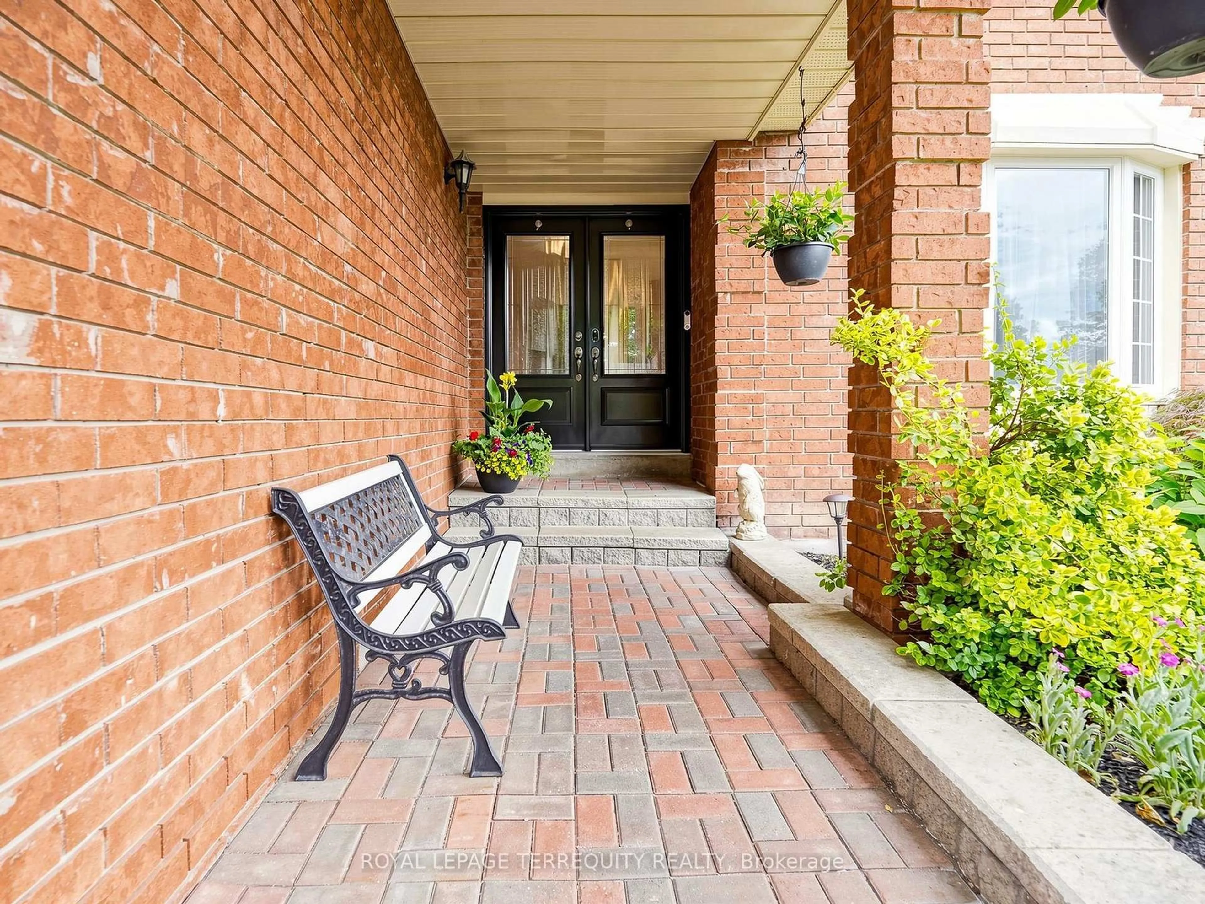 Unknown for 12 Maplewood Dr, Whitby Ontario L1N 7A5