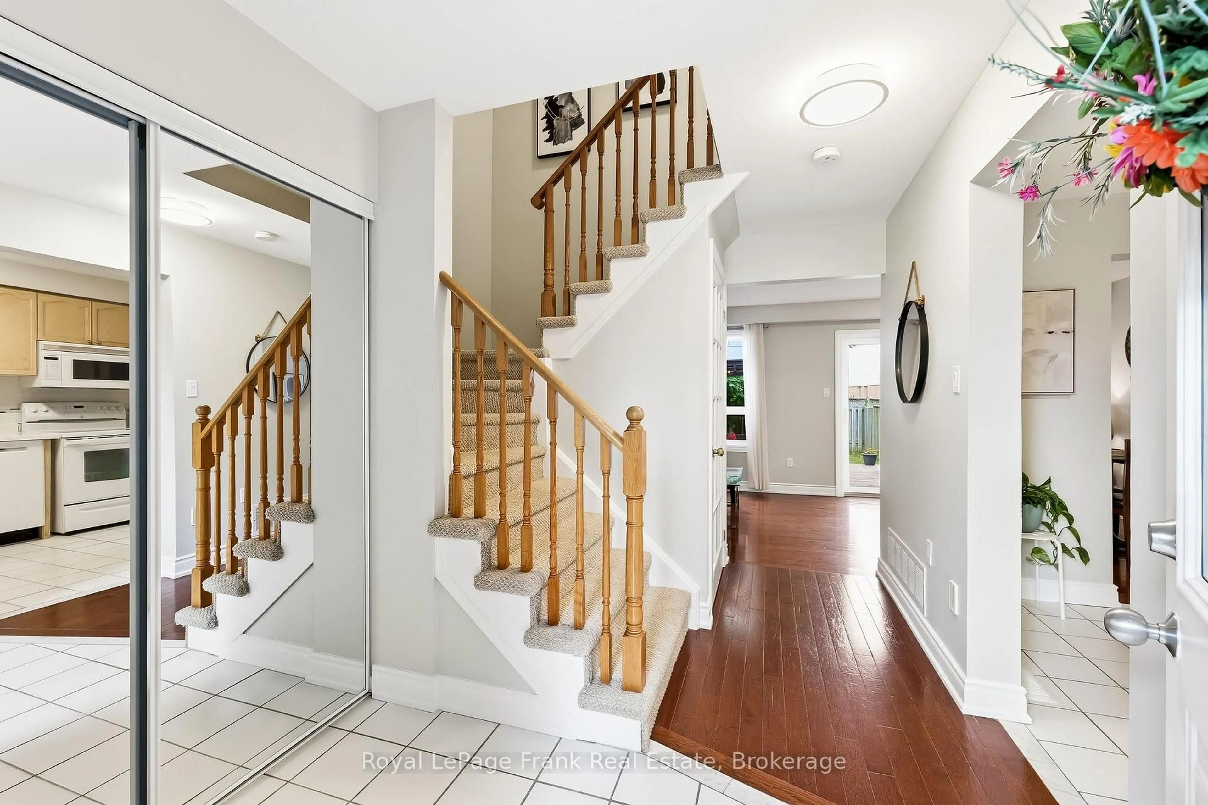 Indoor entryway for 41 Landerville Lane, Clarington Ontario L1C 4W8