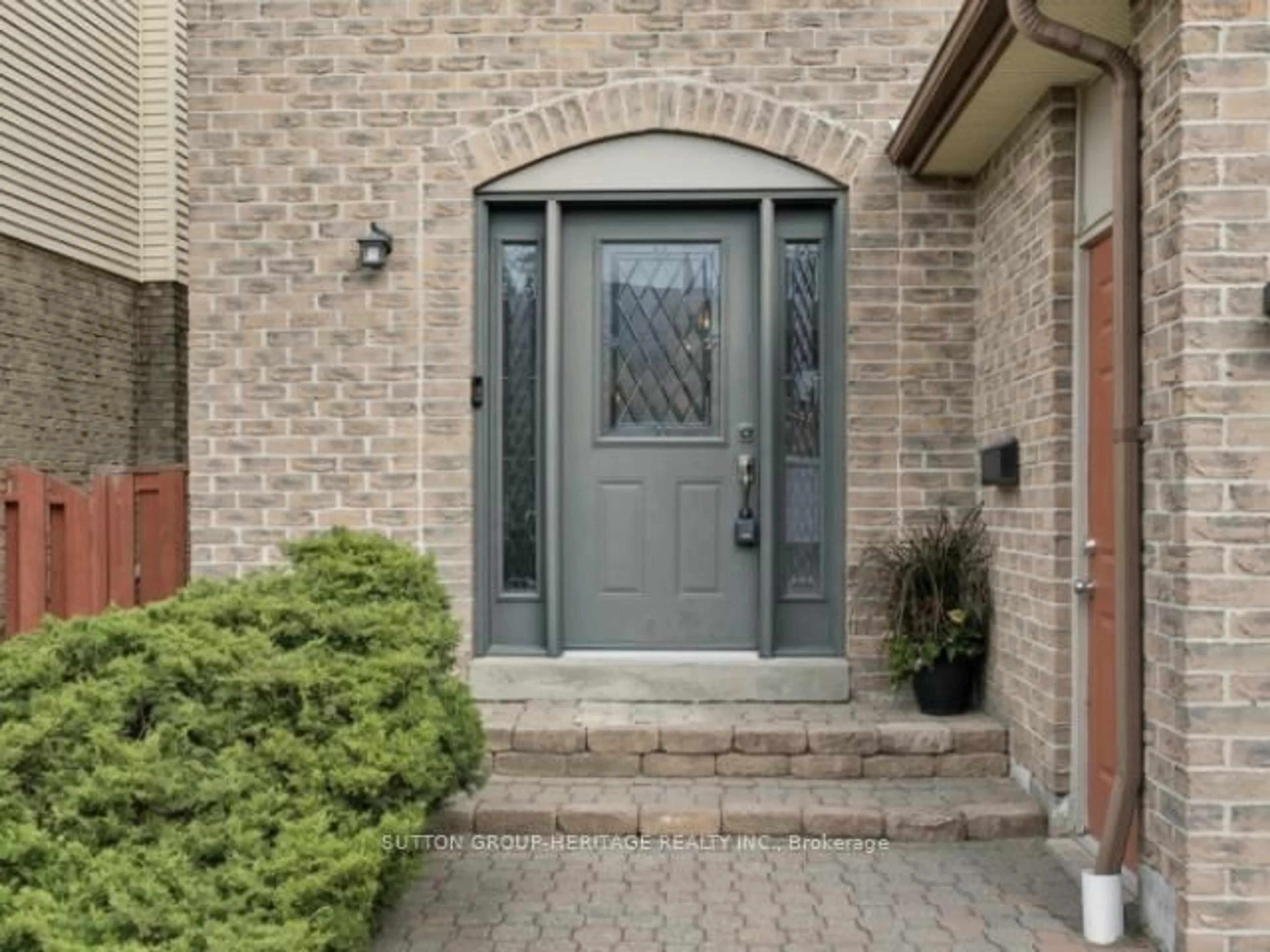 Indoor entryway for 1509 Woodruff Cres, Pickering Ontario L1V 3S5
