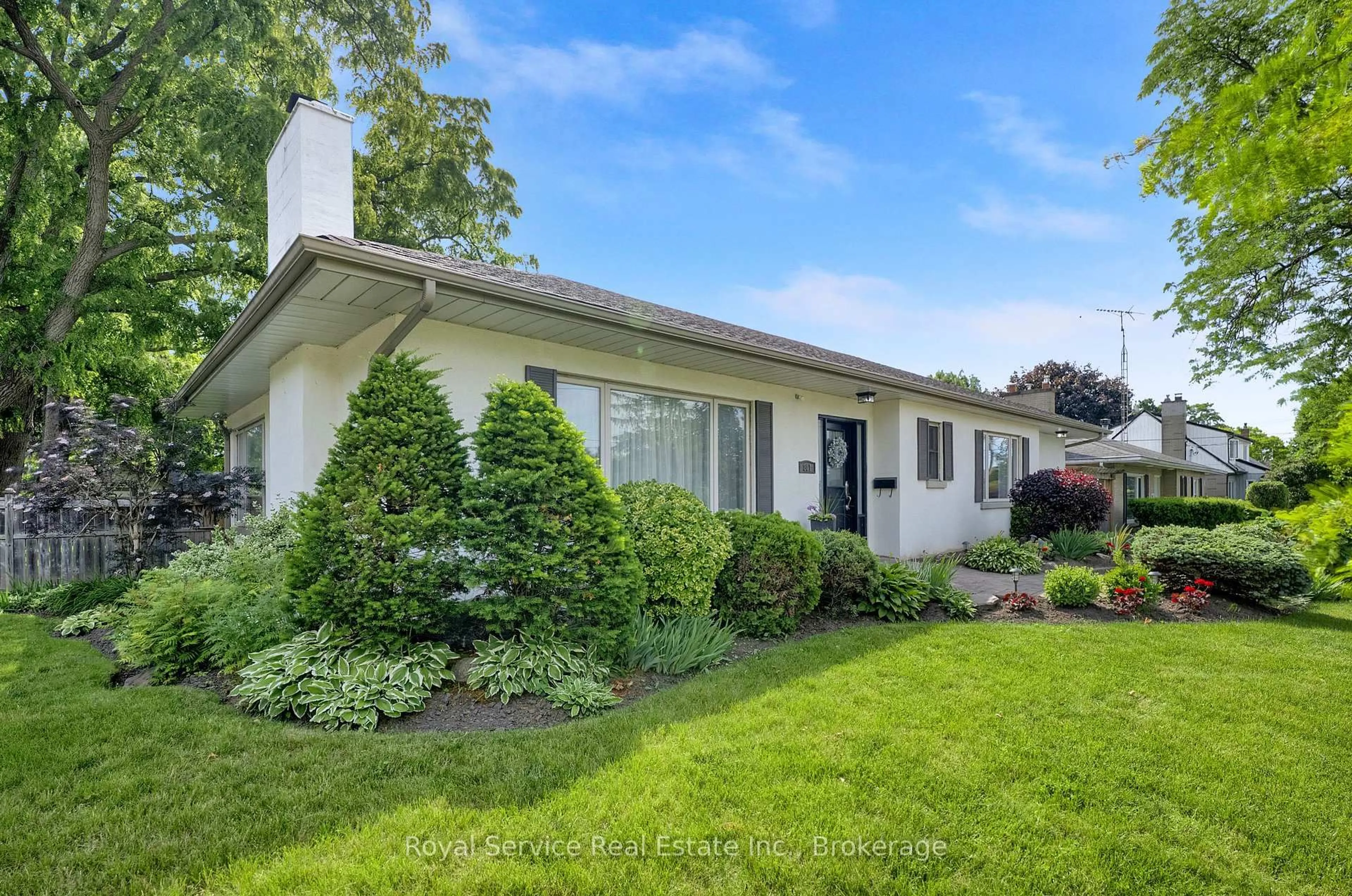 Home with vinyl exterior material, street for 801 King St, Whitby Ontario L1N 5A3