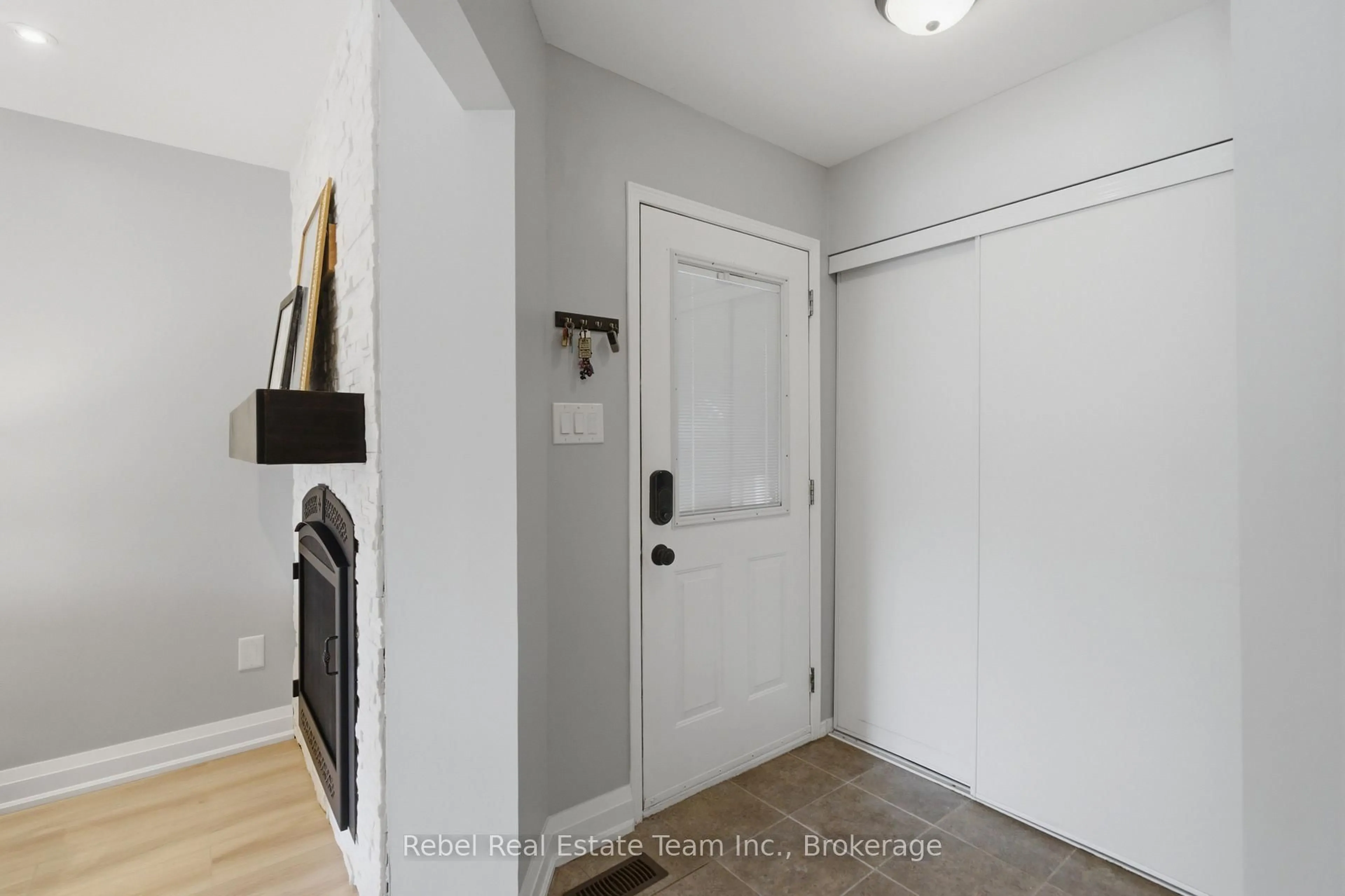 Indoor entryway for 110 Vail Meadows Cres, Clarington Ontario L1C 4T3