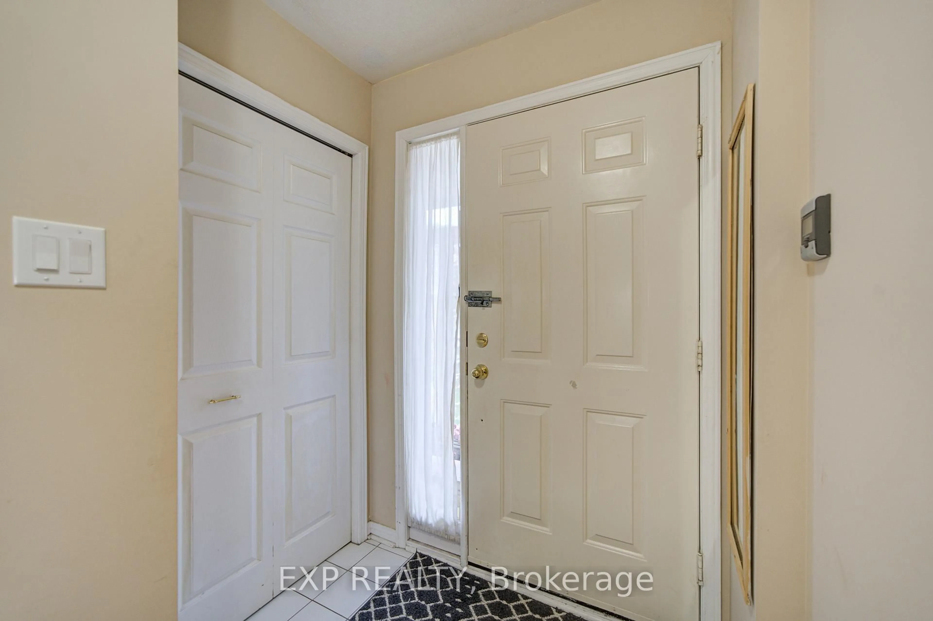 Indoor entryway for 12 Staverton Crt, Toronto Ontario M1V 5G9