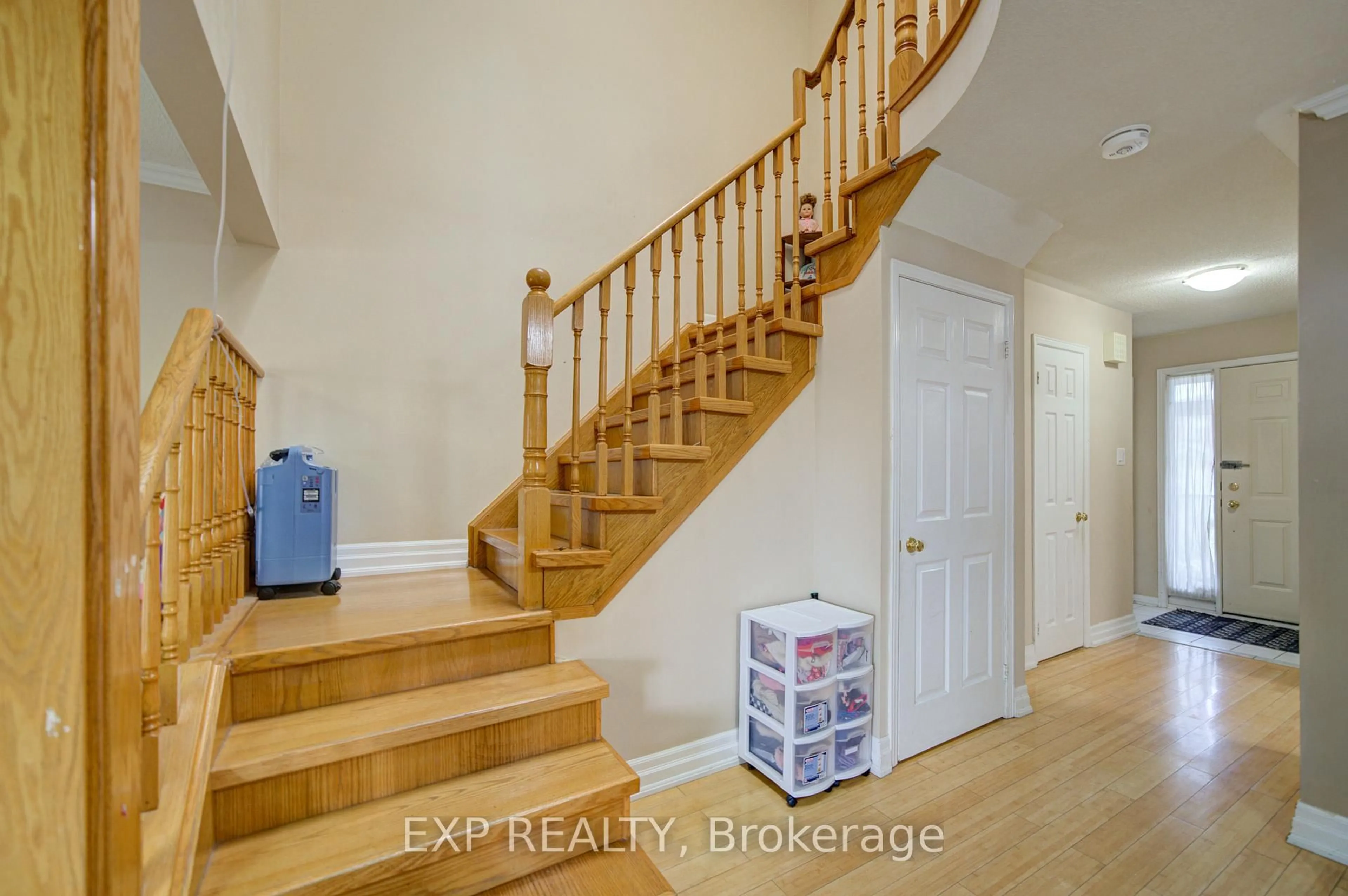 Indoor entryway for 12 Staverton Crt, Toronto Ontario M1V 5G9