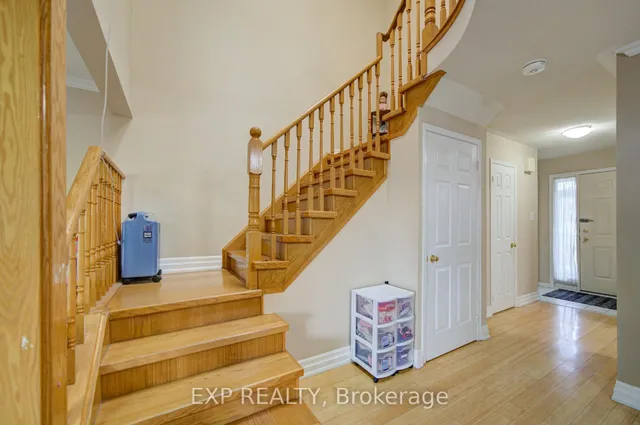 12 Staverton Crt, Toronto 4