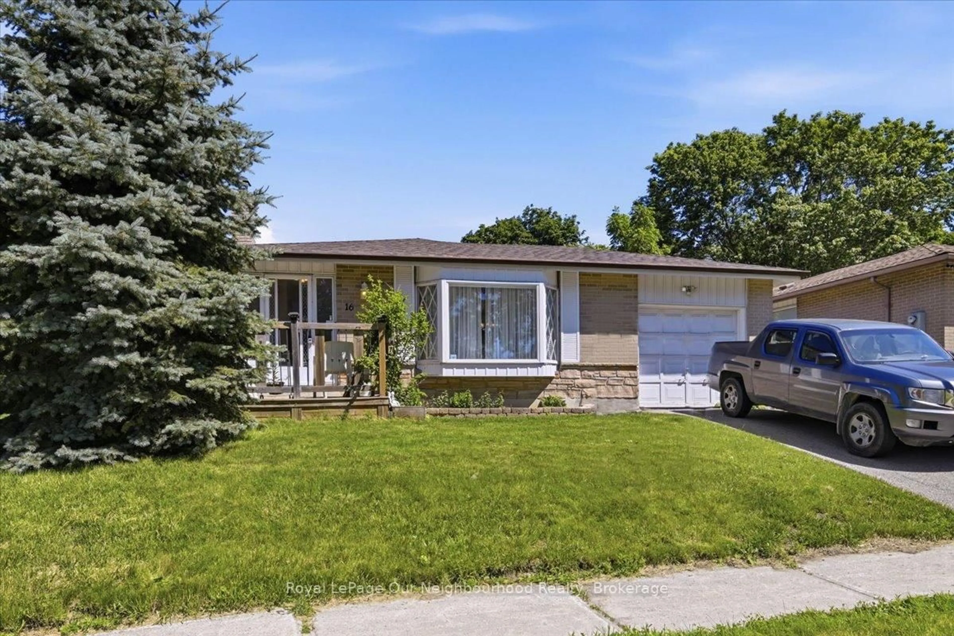 Home with vinyl exterior material, street for 16 Tweedrock Cres, Toronto Ontario M1E 4L5