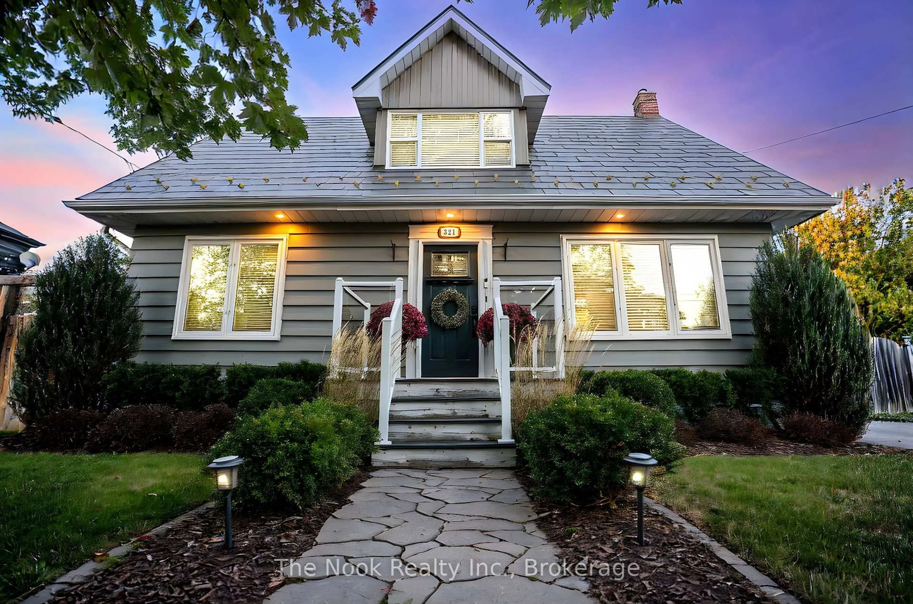 Unknown for 321 Palace St, Whitby Ontario L1N 5G4